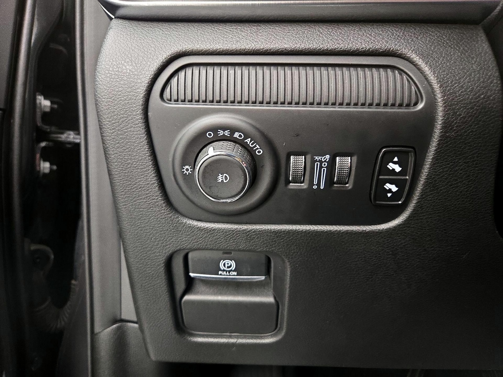 2024 Jeep Wagoneer L Series II - Photo 14