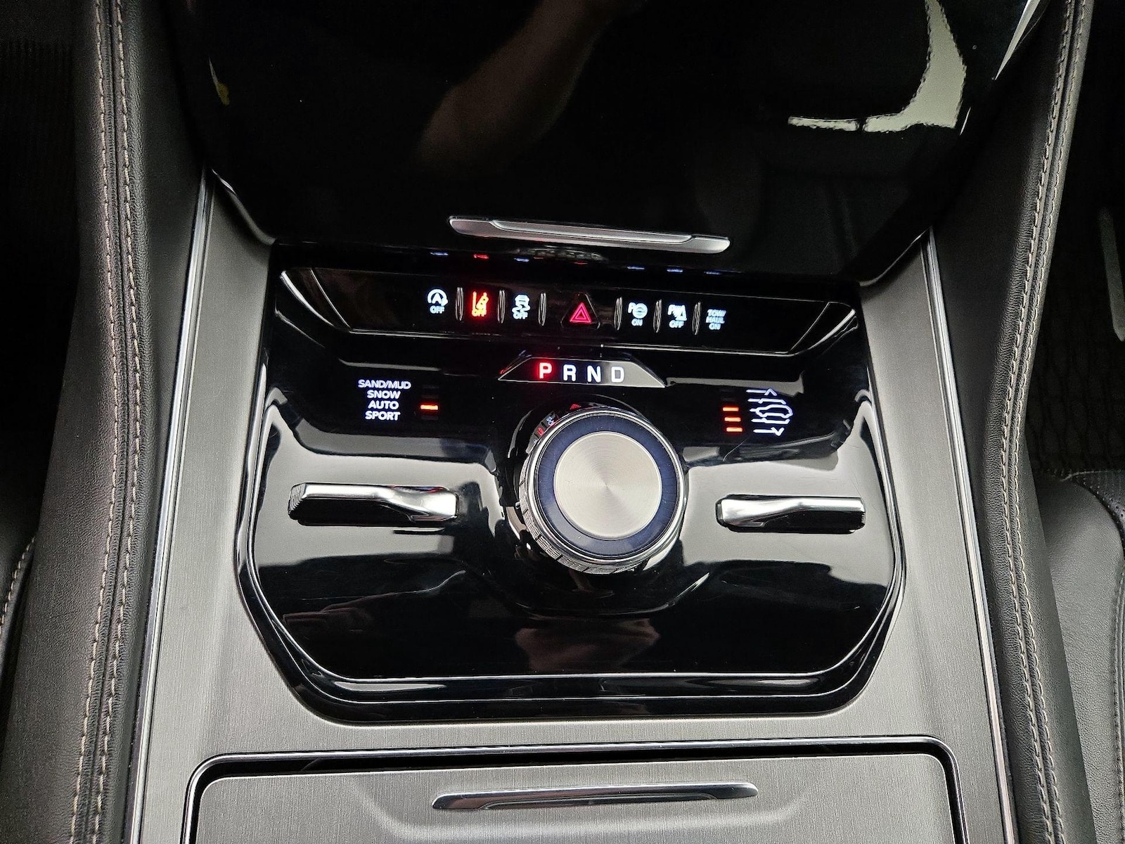 2024 Jeep Wagoneer L Series II - Photo 19
