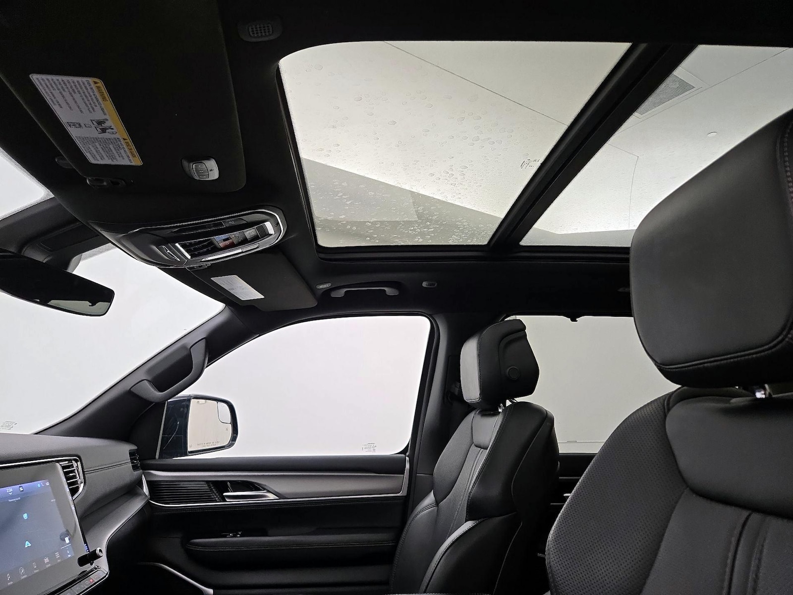 2024 Jeep Wagoneer L Series II - Photo 21