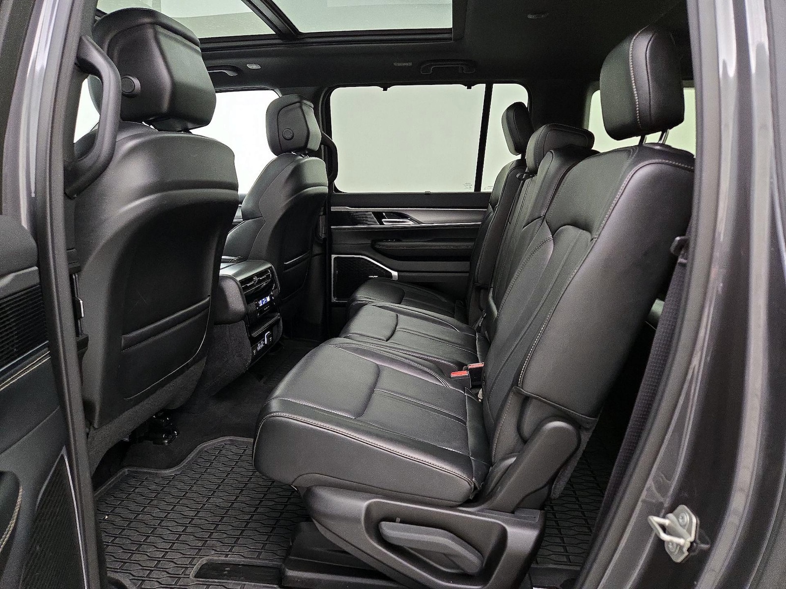 2024 Jeep Wagoneer L Series II - Photo 22
