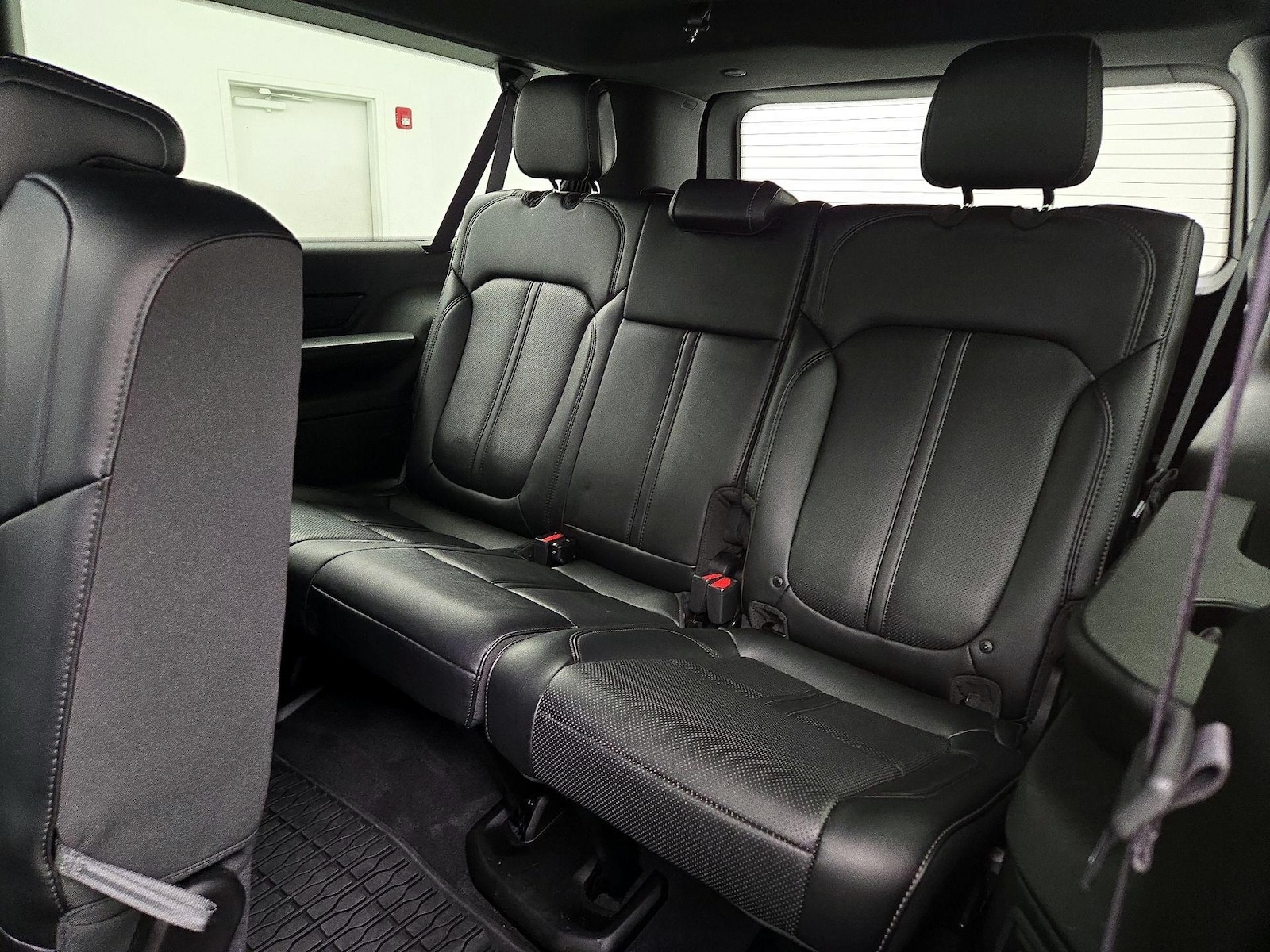 2024 Jeep Wagoneer L Series II - Photo 23