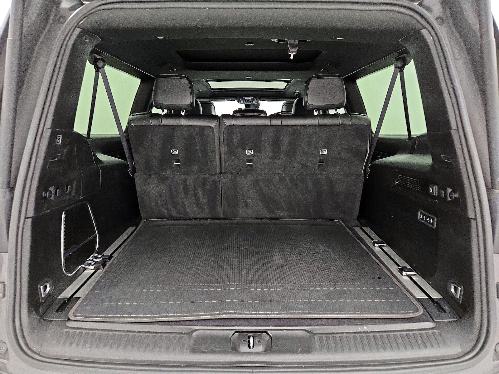 2024 Jeep Wagoneer L Series II - Photo 24