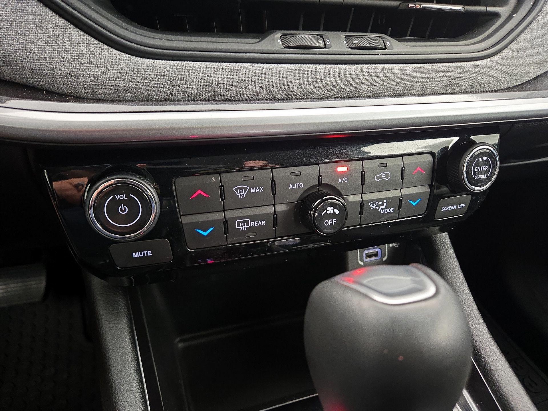 Thumbnail: 2022 Jeep Compass - 16