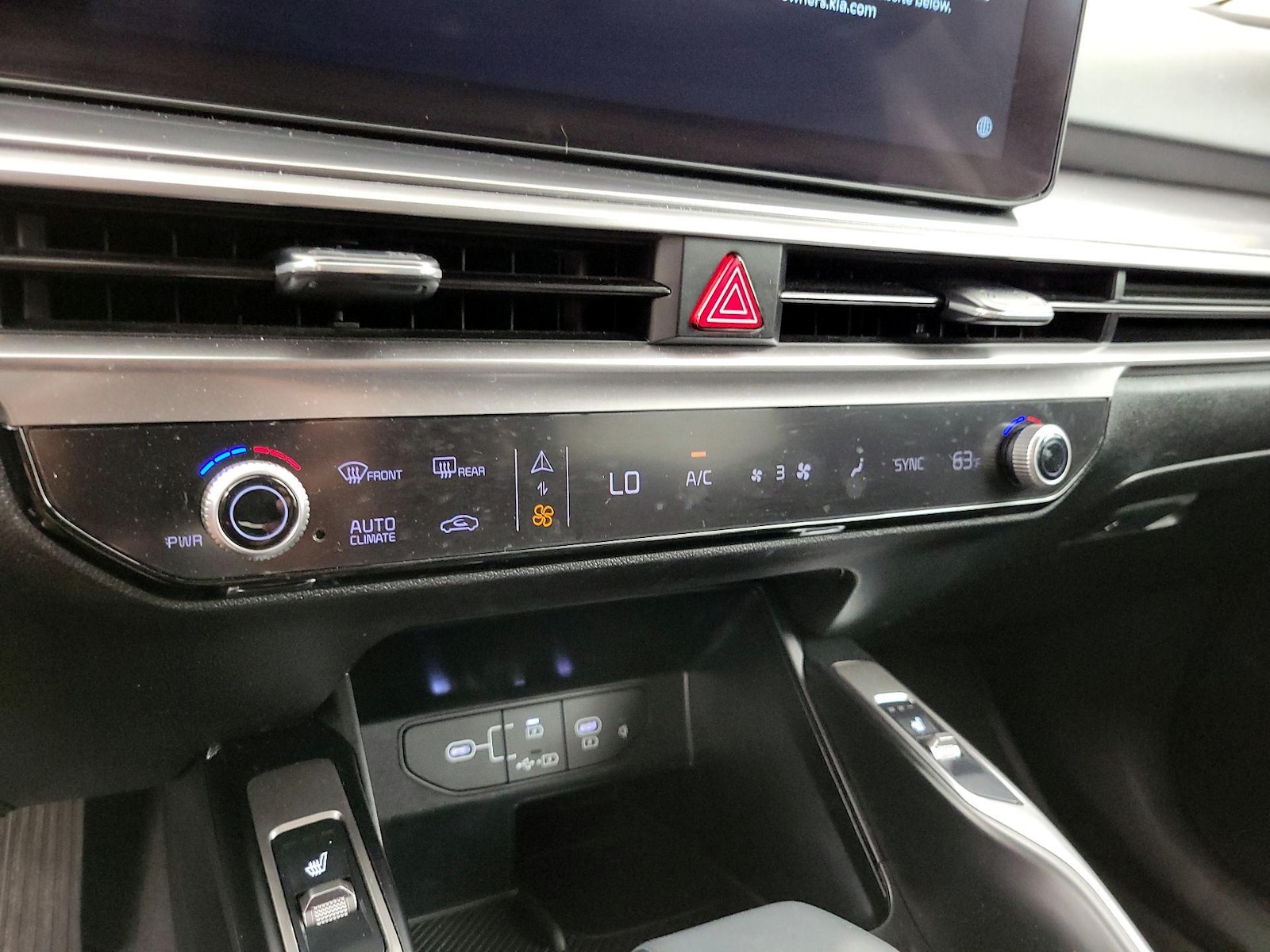 2025 Kia Sorento S - Photo 18