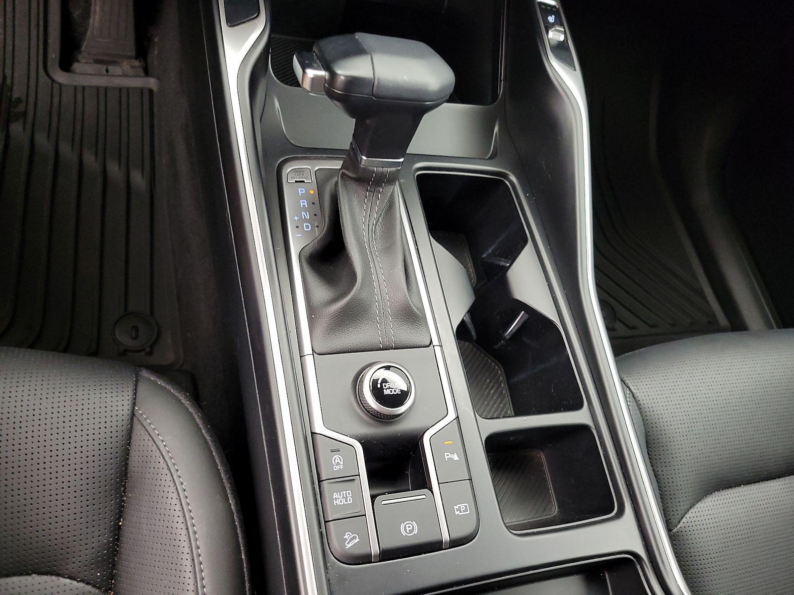 2025 Kia Sorento S - Photo 19