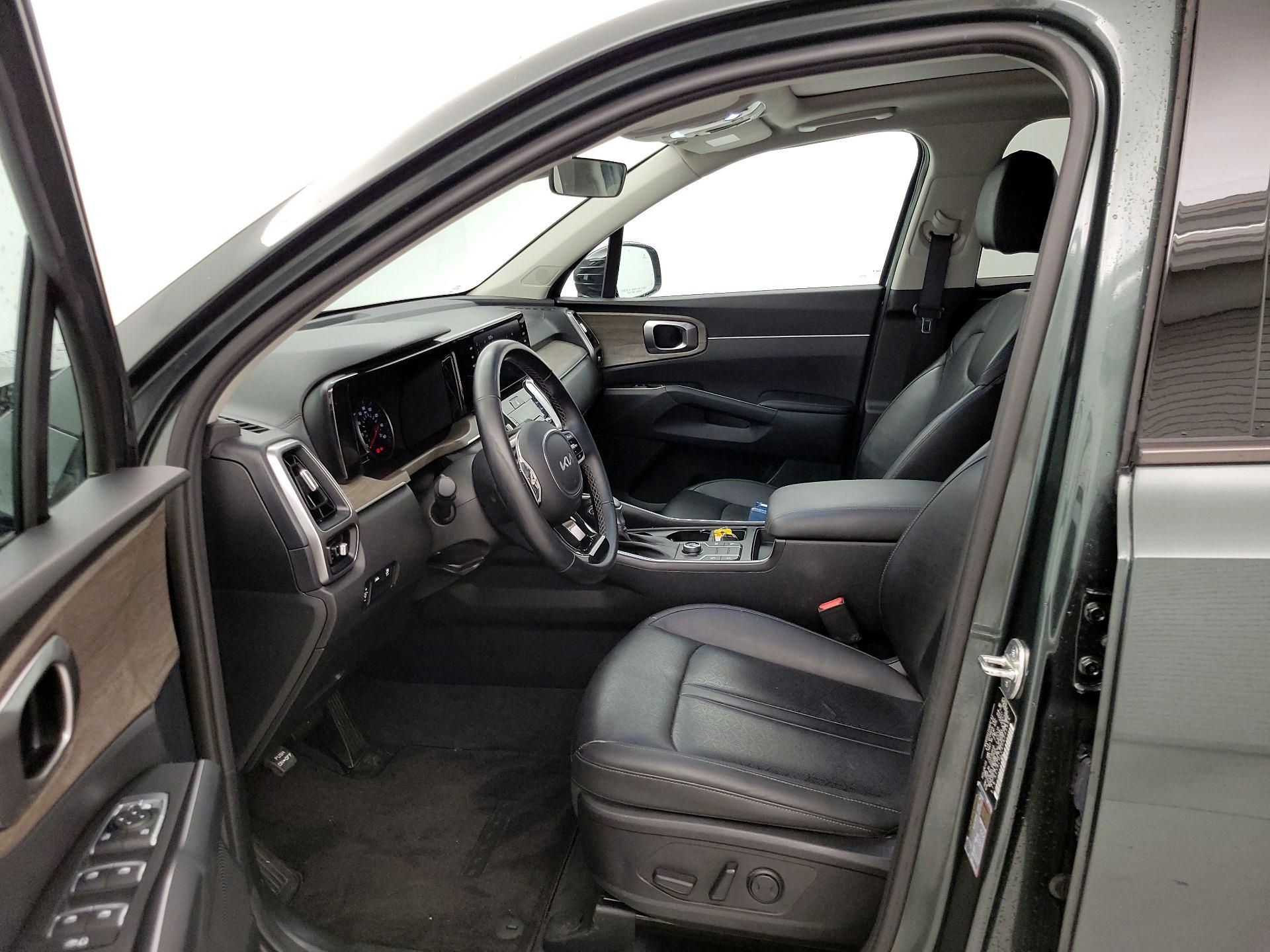 Thumbnail: 2023 Kia Sorento - 11