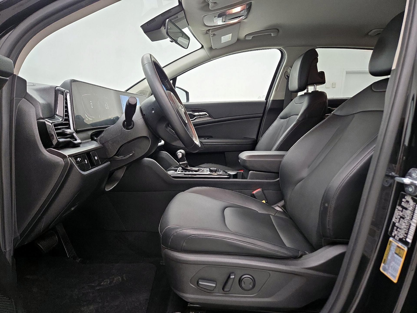 2023 Kia Sportage EX - Photo 12
