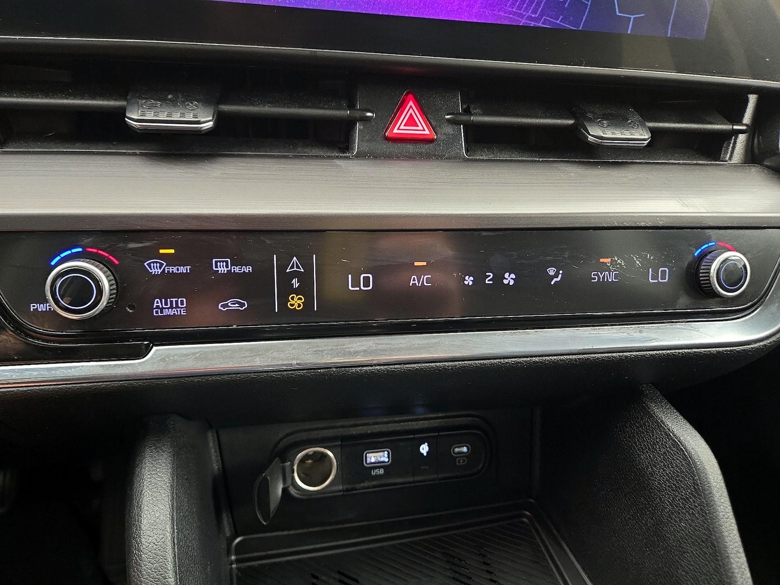 2023 Kia Sportage EX - Photo 18