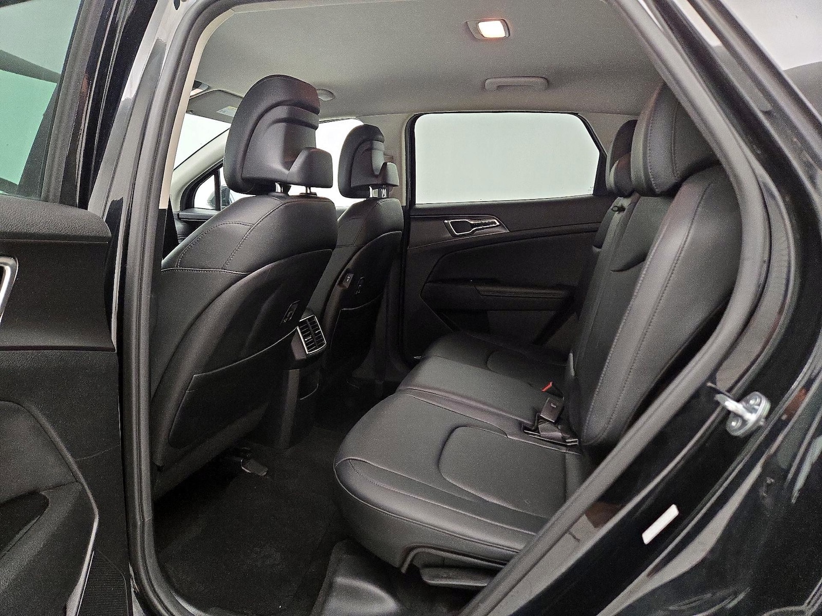 2023 Kia Sportage EX - Photo 21