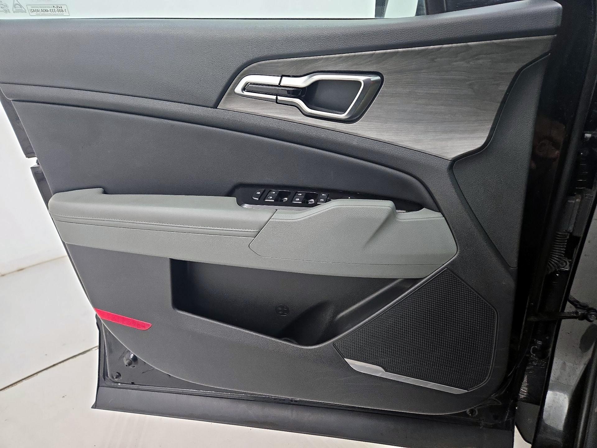 Thumbnail: 2023 Kia Sportage - 12