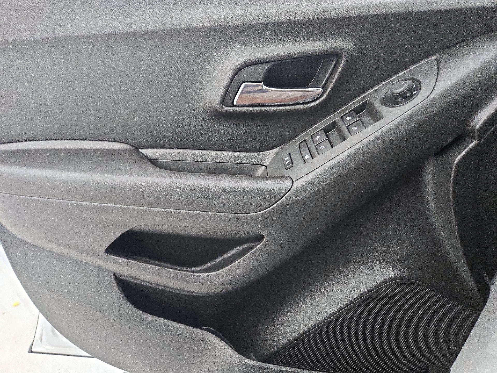 Thumbnail: 2021 Chevrolet Trax - 12