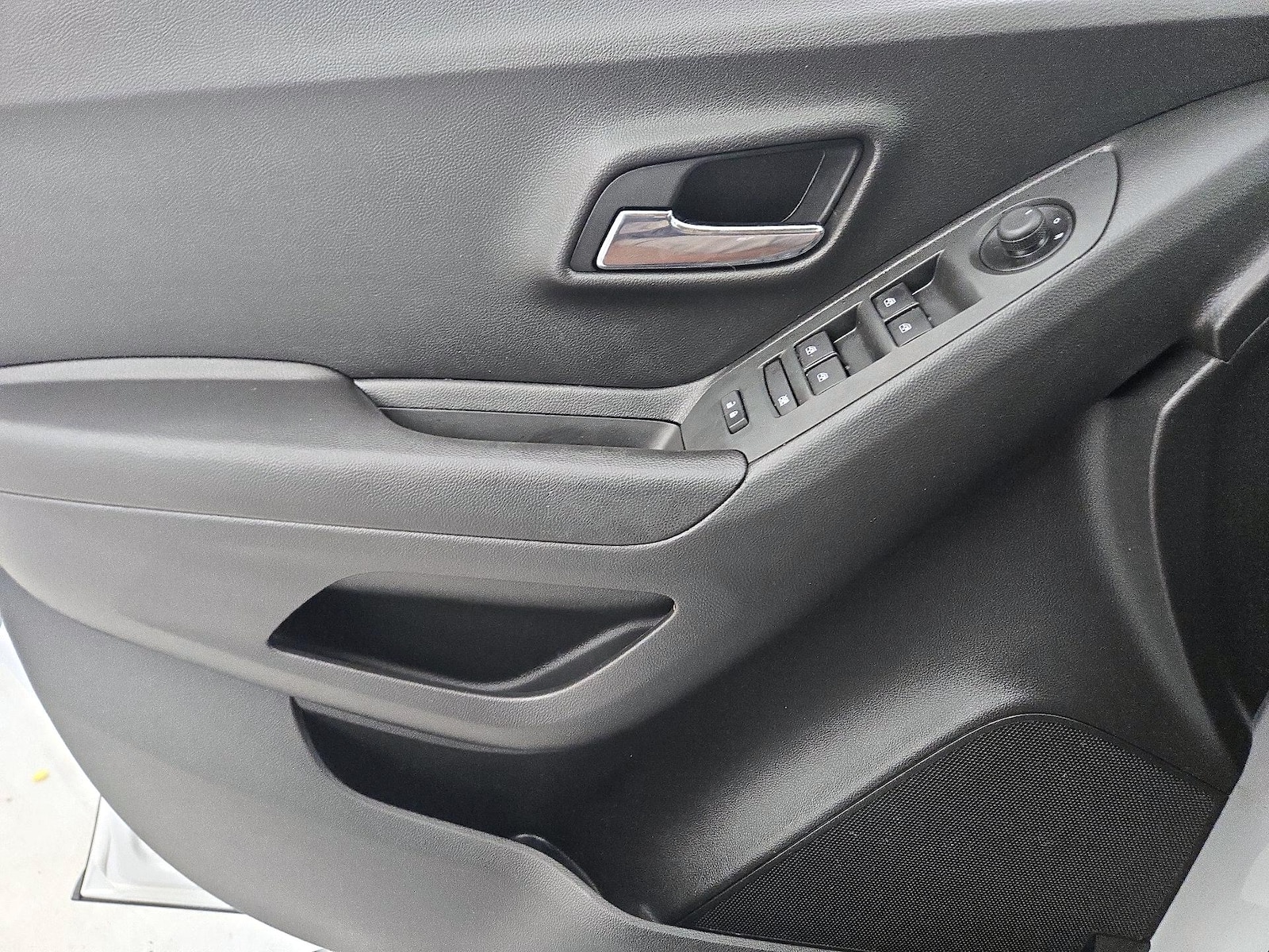 2021 Chevrolet Trax LS - Photo 13