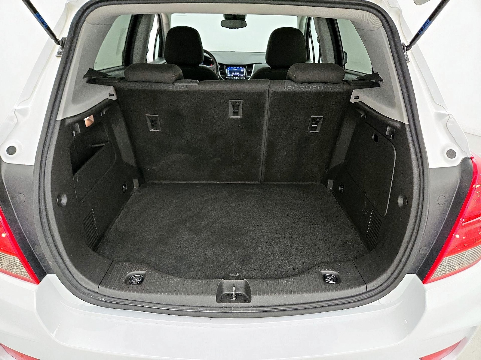 2021 Chevrolet Trax LS - Photo 21
