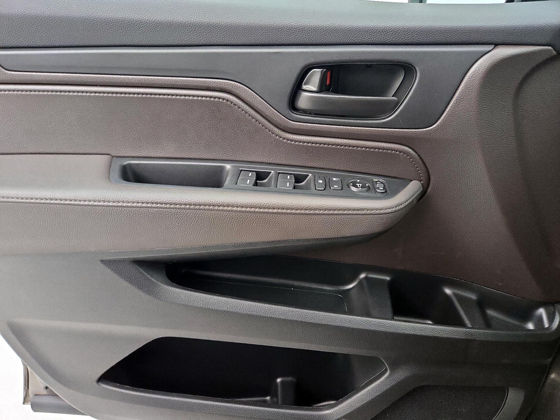 Thumbnail: 2023 Honda Odyssey - 12