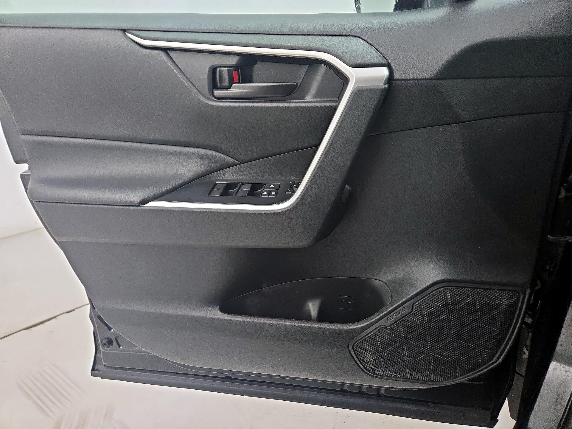 Thumbnail: 2022 Toyota RAV4 - 12