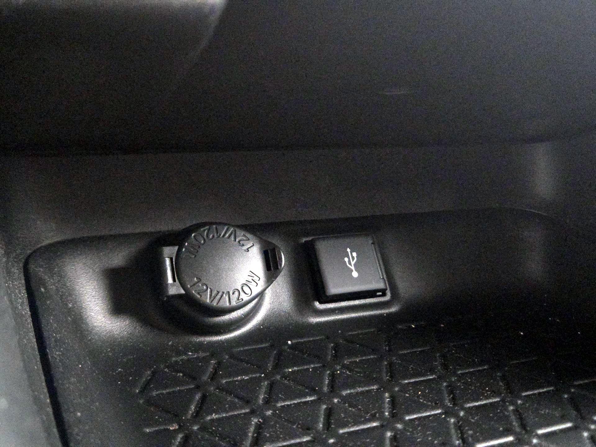 Thumbnail: 2022 Toyota RAV4 - 18
