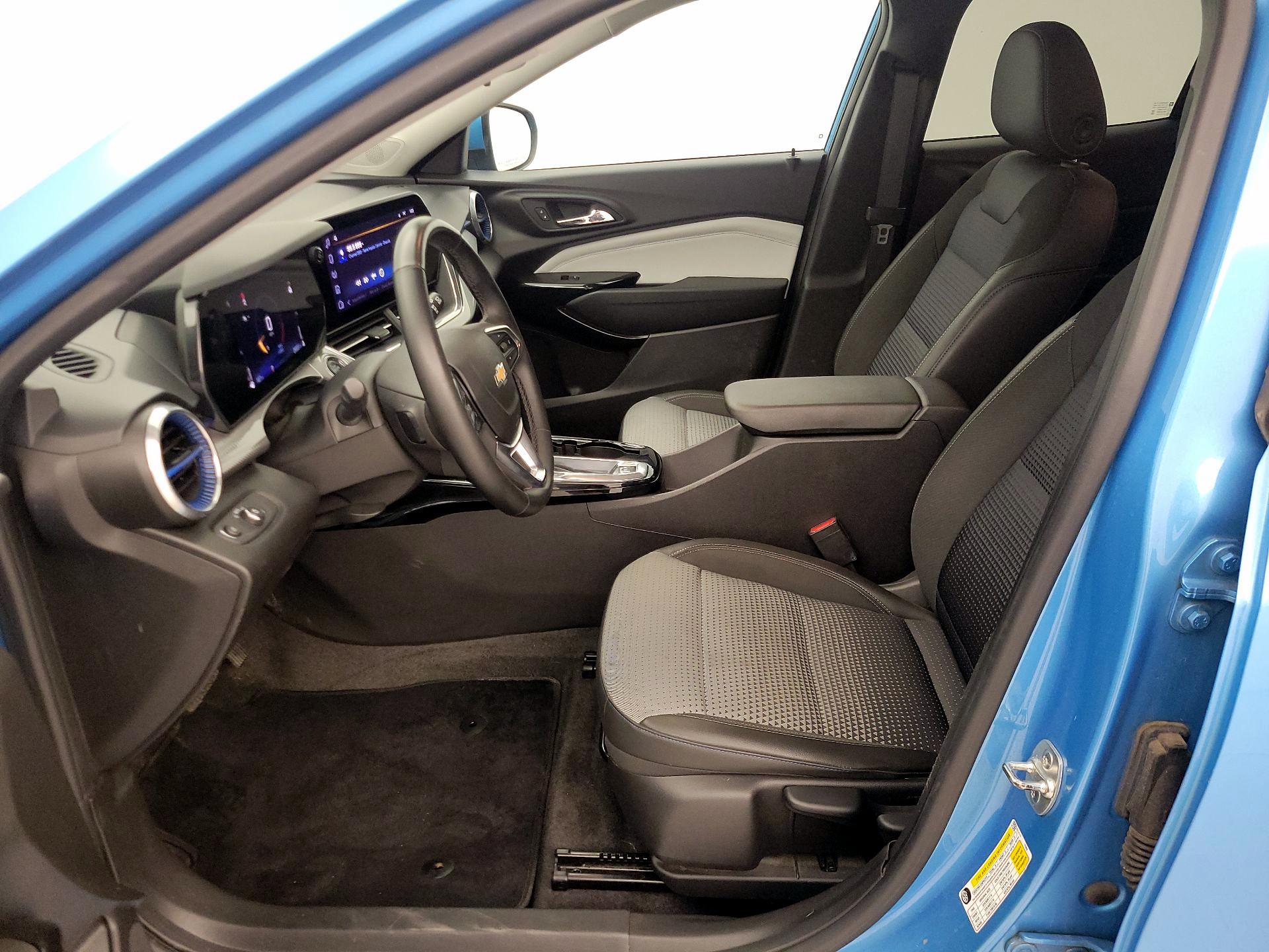 Thumbnail: 2025 Chevrolet Trax - 11