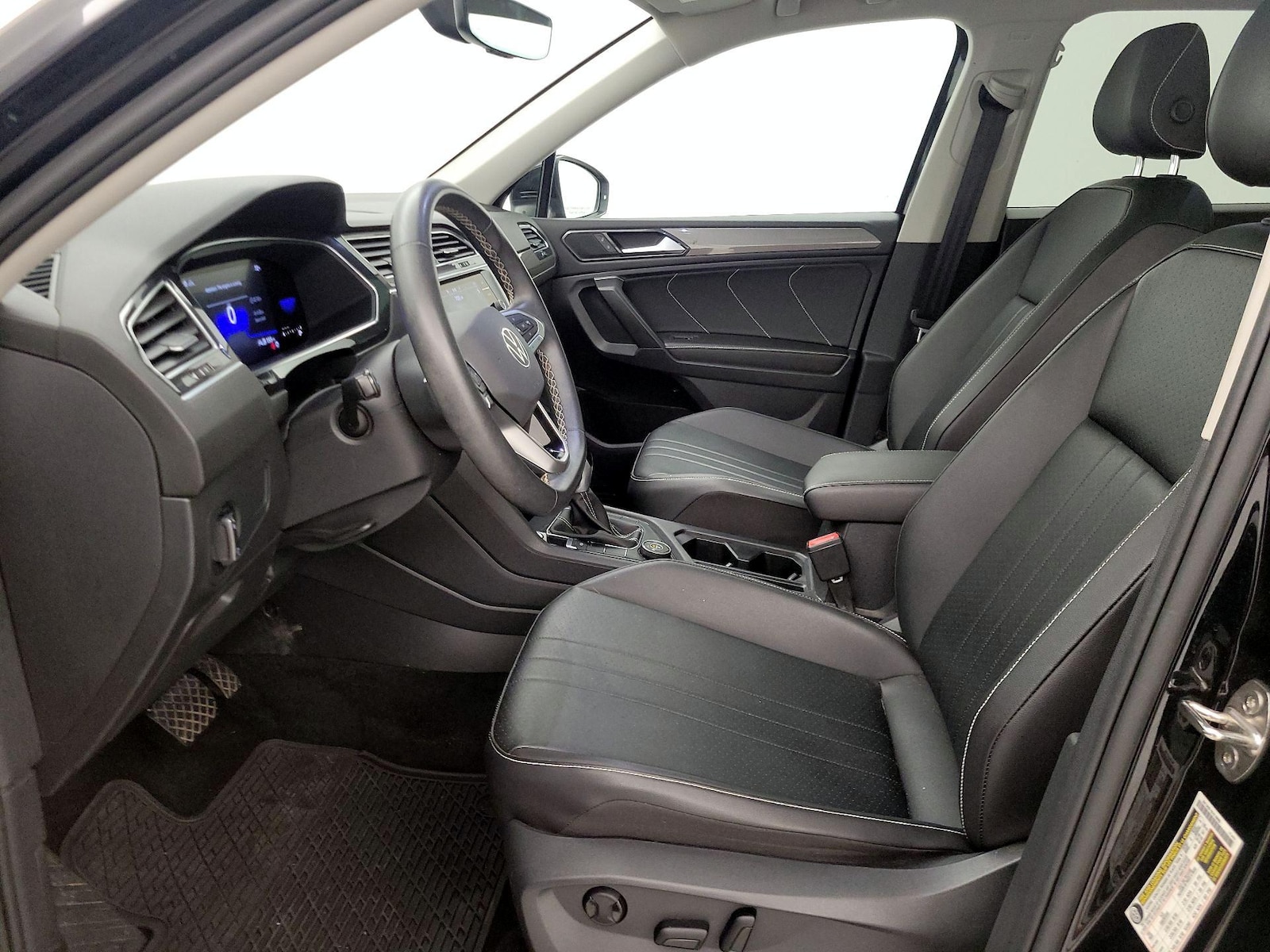 2022 Volkswagen Tiguan SE - Photo 12