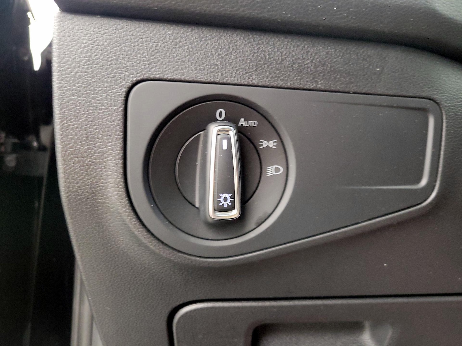 2022 Volkswagen Tiguan SE - Photo 14
