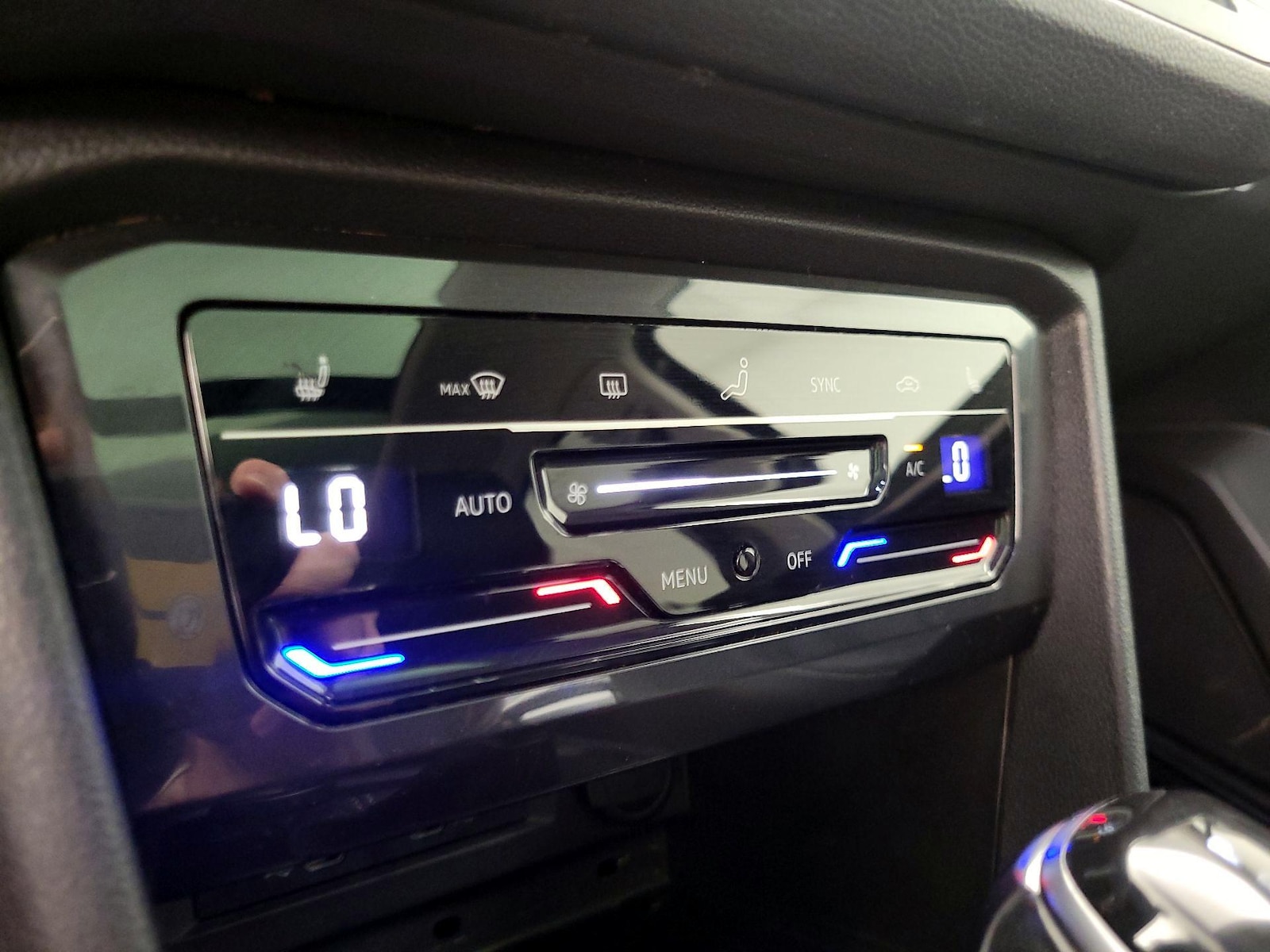 2022 Volkswagen Tiguan SE - Photo 17