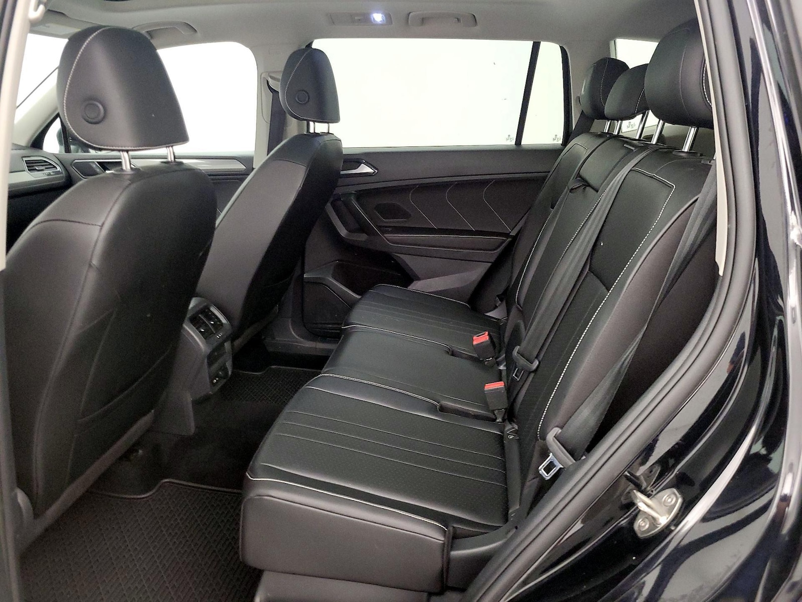 2022 Volkswagen Tiguan SE - Photo 21