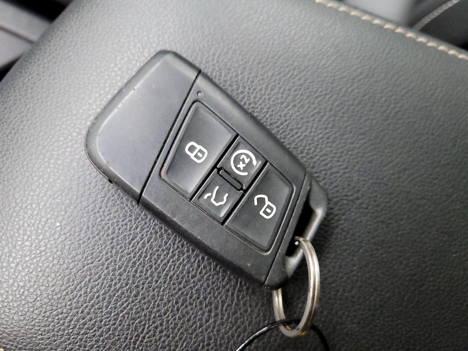 2022 Volkswagen Tiguan SE - Photo 24