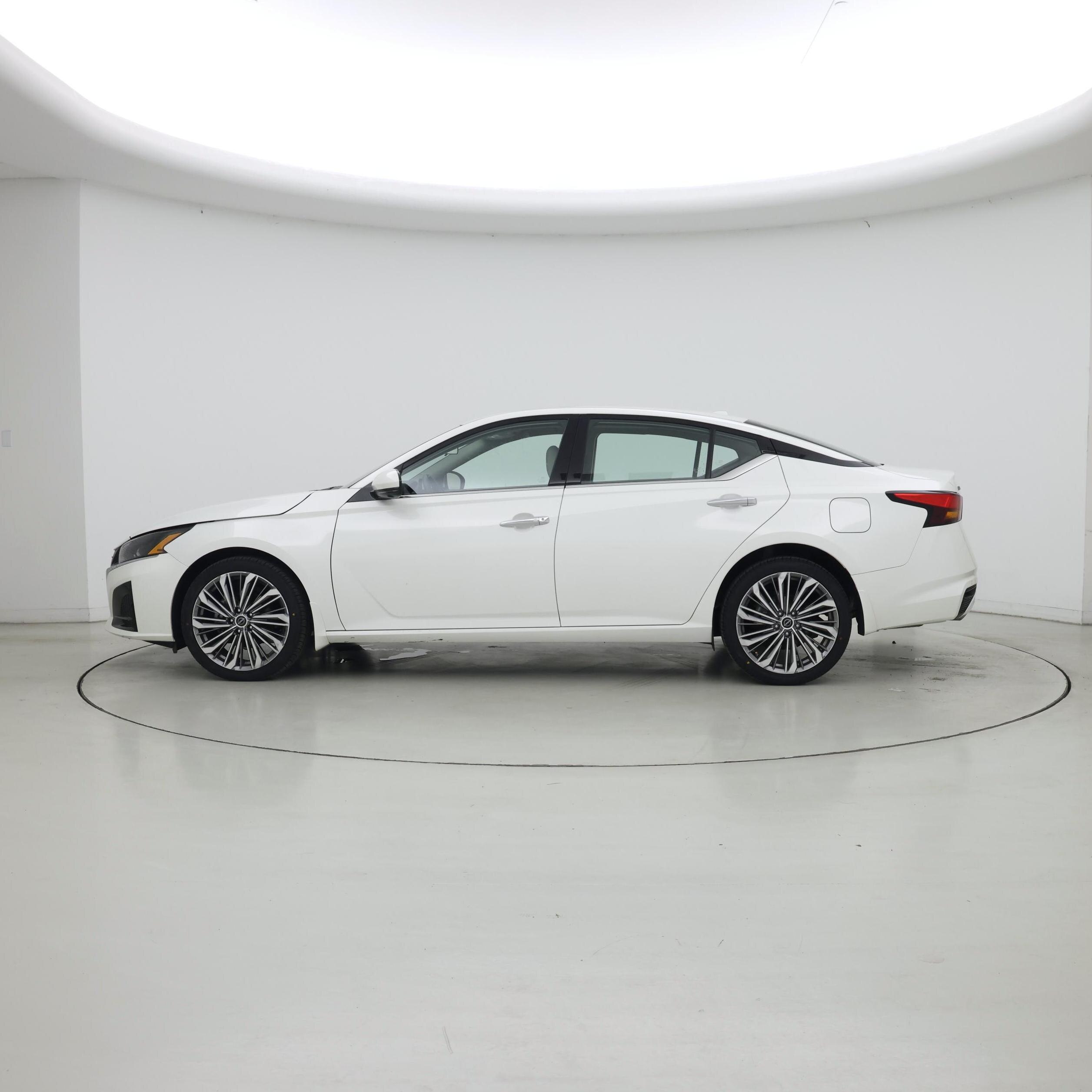 Thumbnail: 2023 Nissan Altima - 3