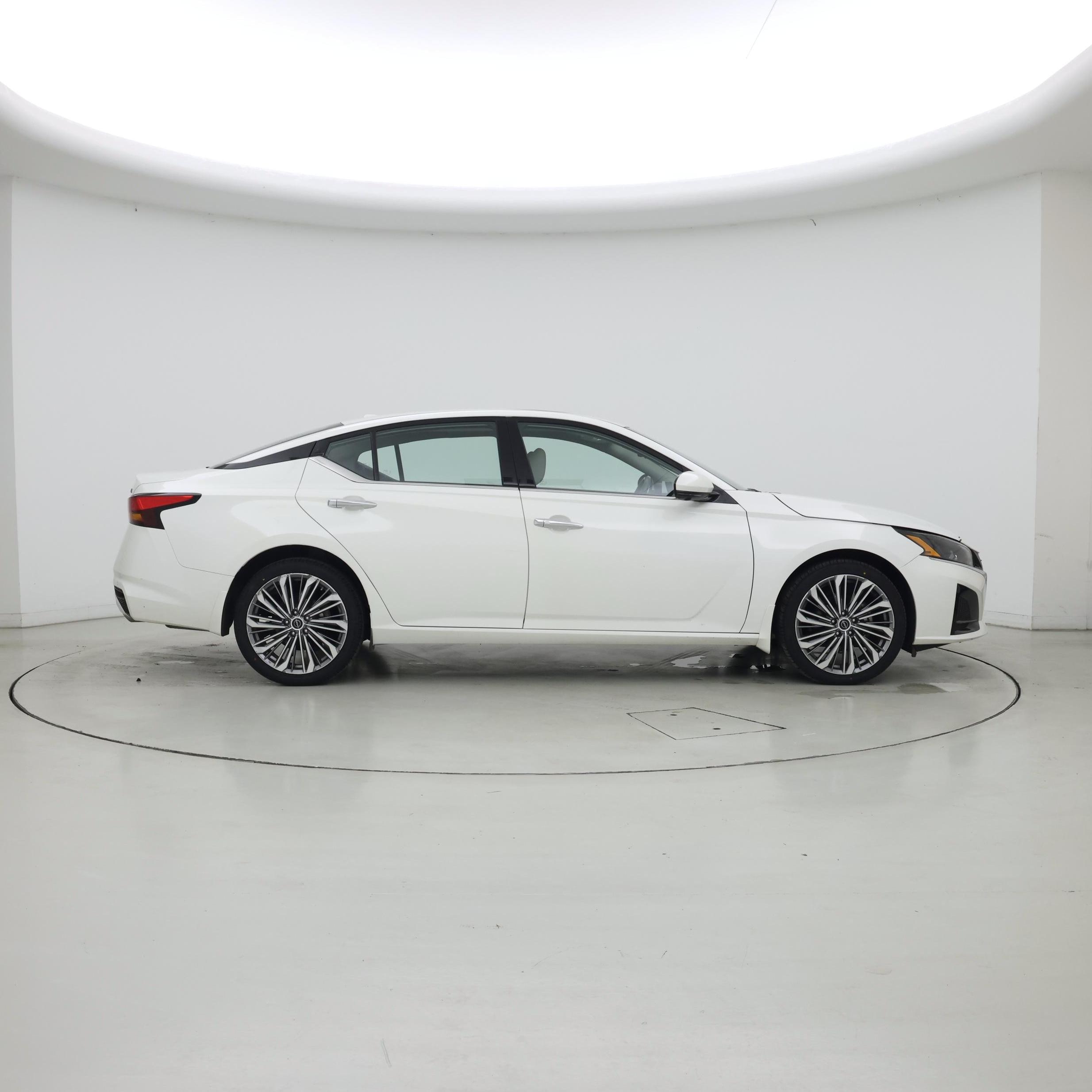 Thumbnail: 2023 Nissan Altima - 7