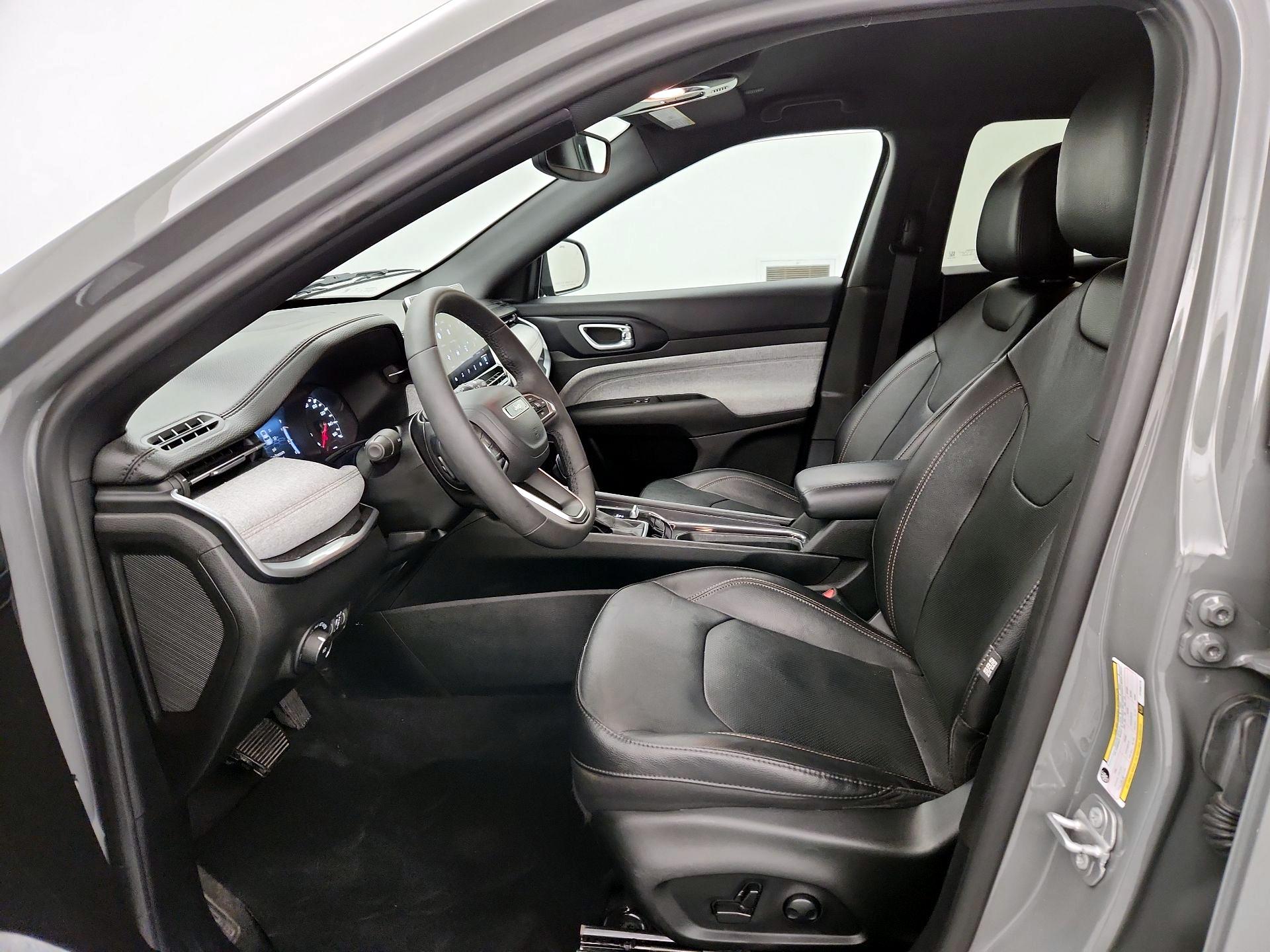 Thumbnail: 2023 Jeep Compass - 11