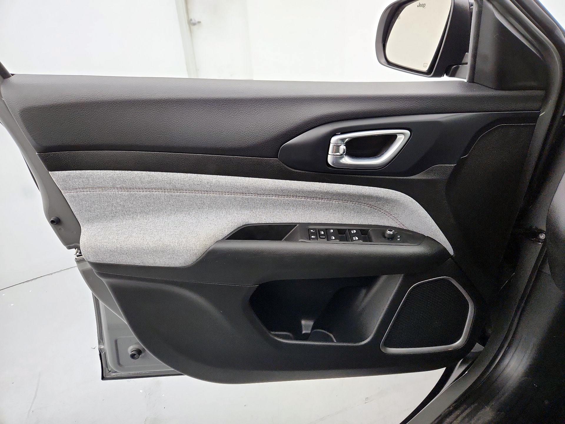 Thumbnail: 2023 Jeep Compass - 12