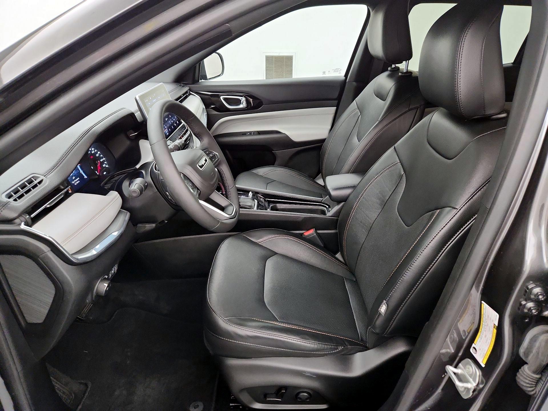 Thumbnail: 2023 Jeep Compass - 11