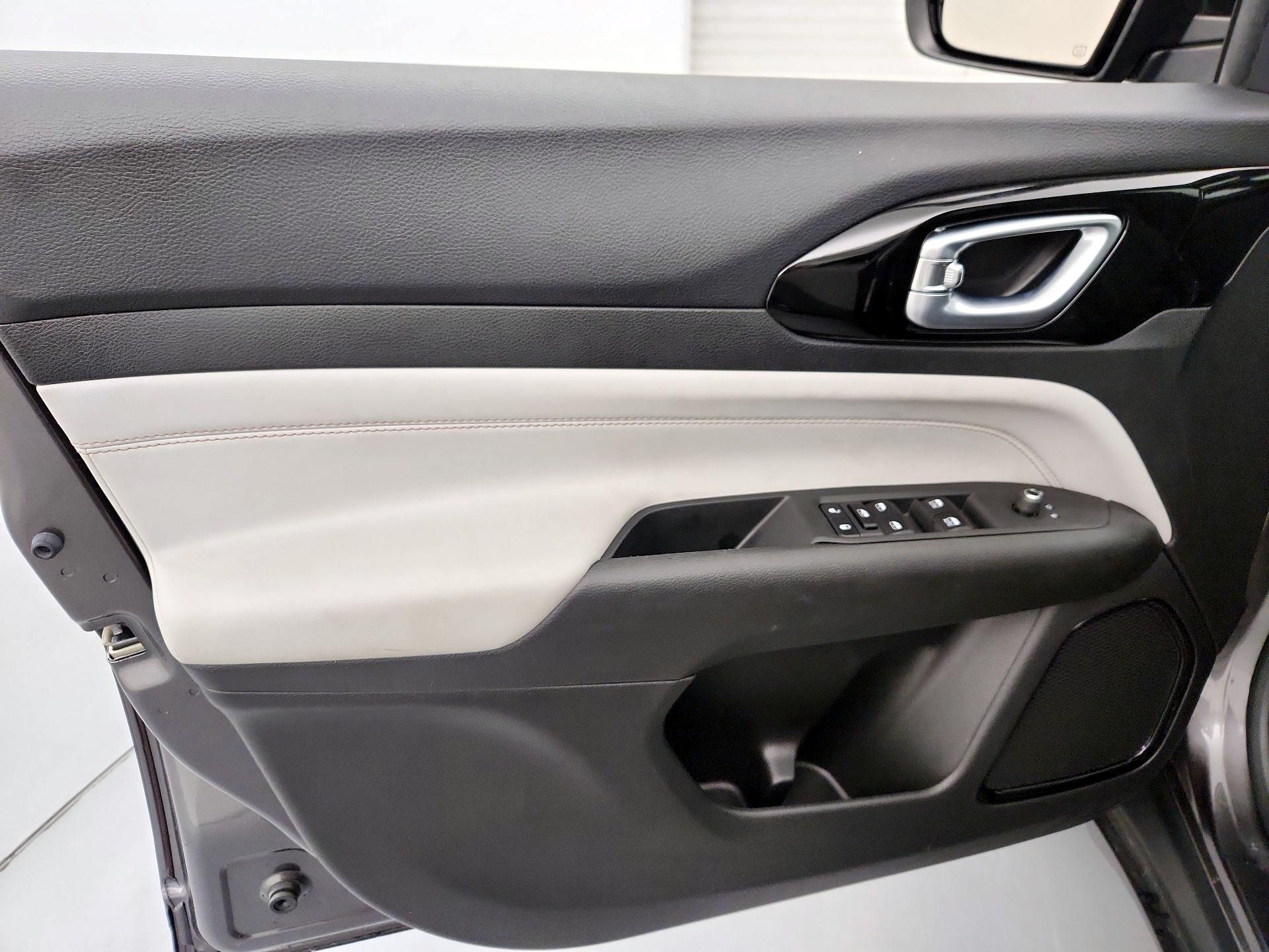 Thumbnail: 2023 Jeep Compass - 12