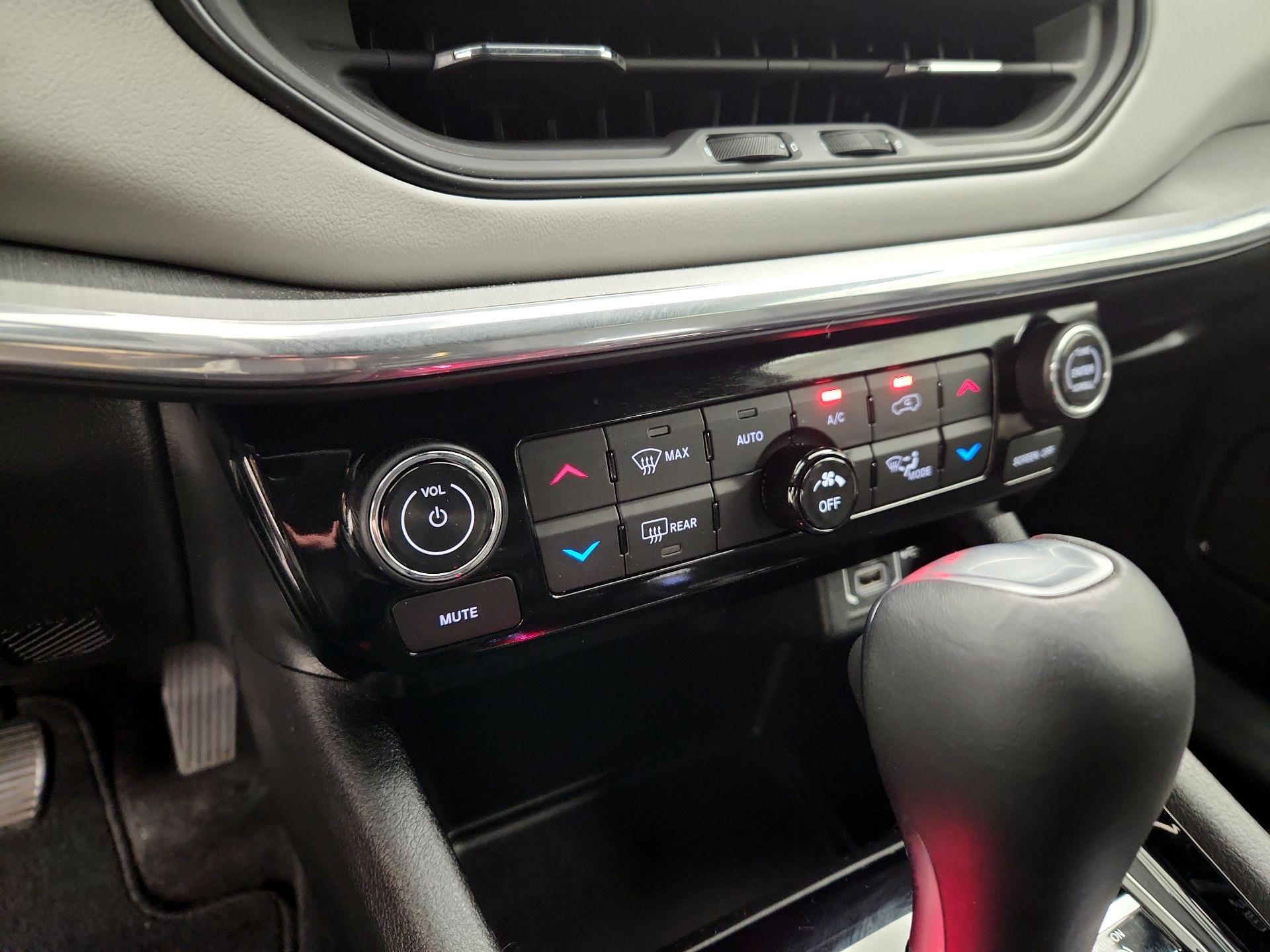 Thumbnail: 2023 Jeep Compass - 16