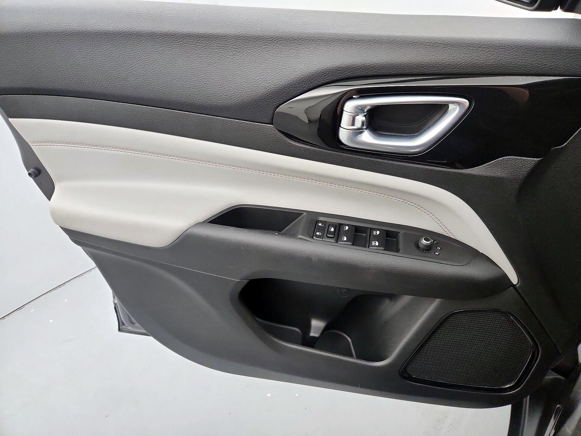 Thumbnail: 2023 Jeep Compass - 12