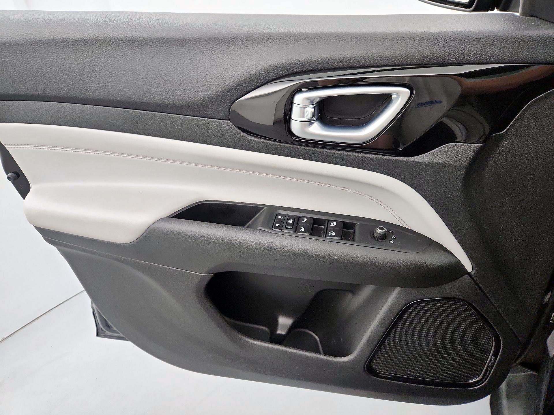 Thumbnail: 2023 Jeep Compass - 12