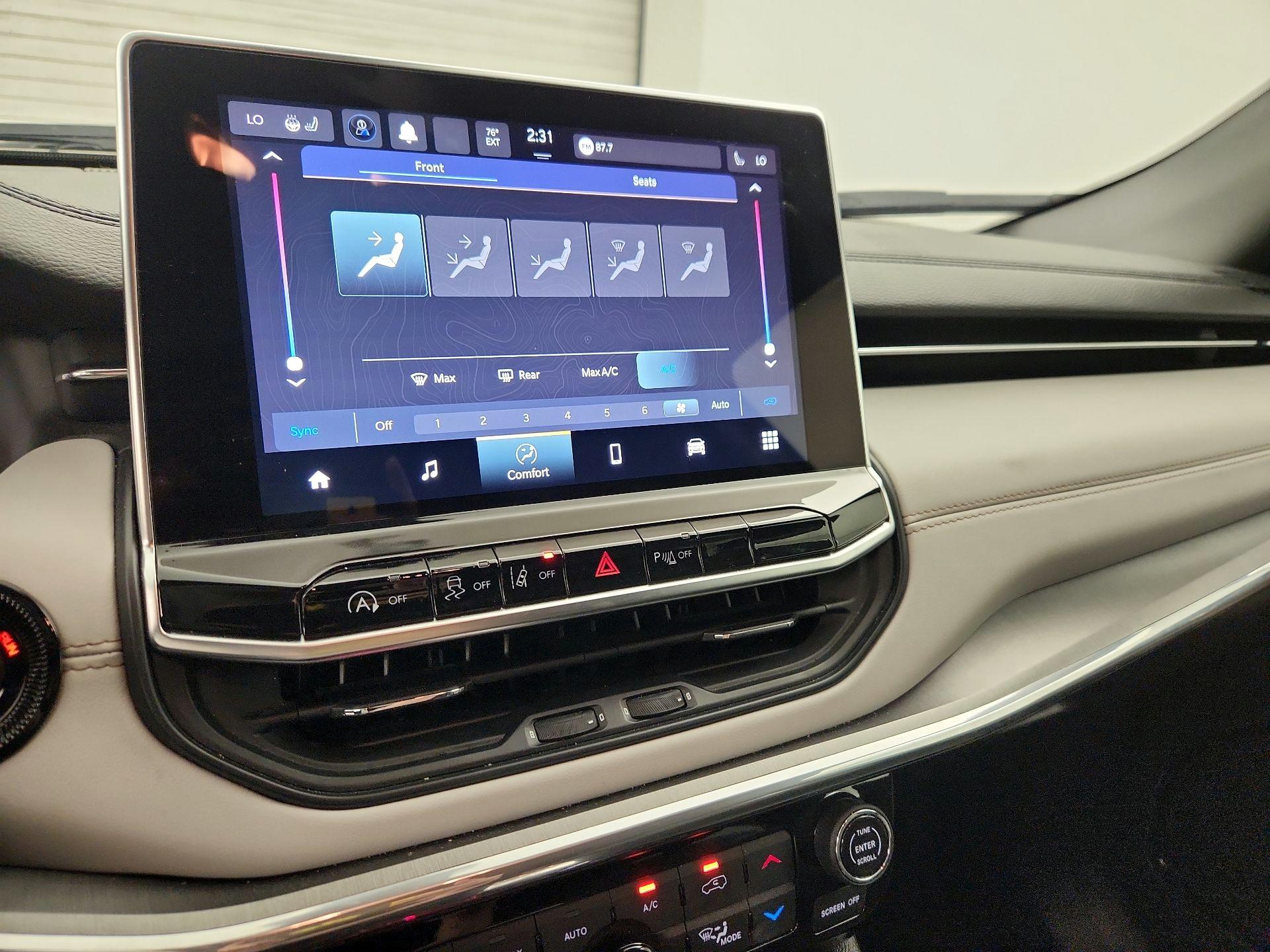 Thumbnail: 2023 Jeep Compass - 16