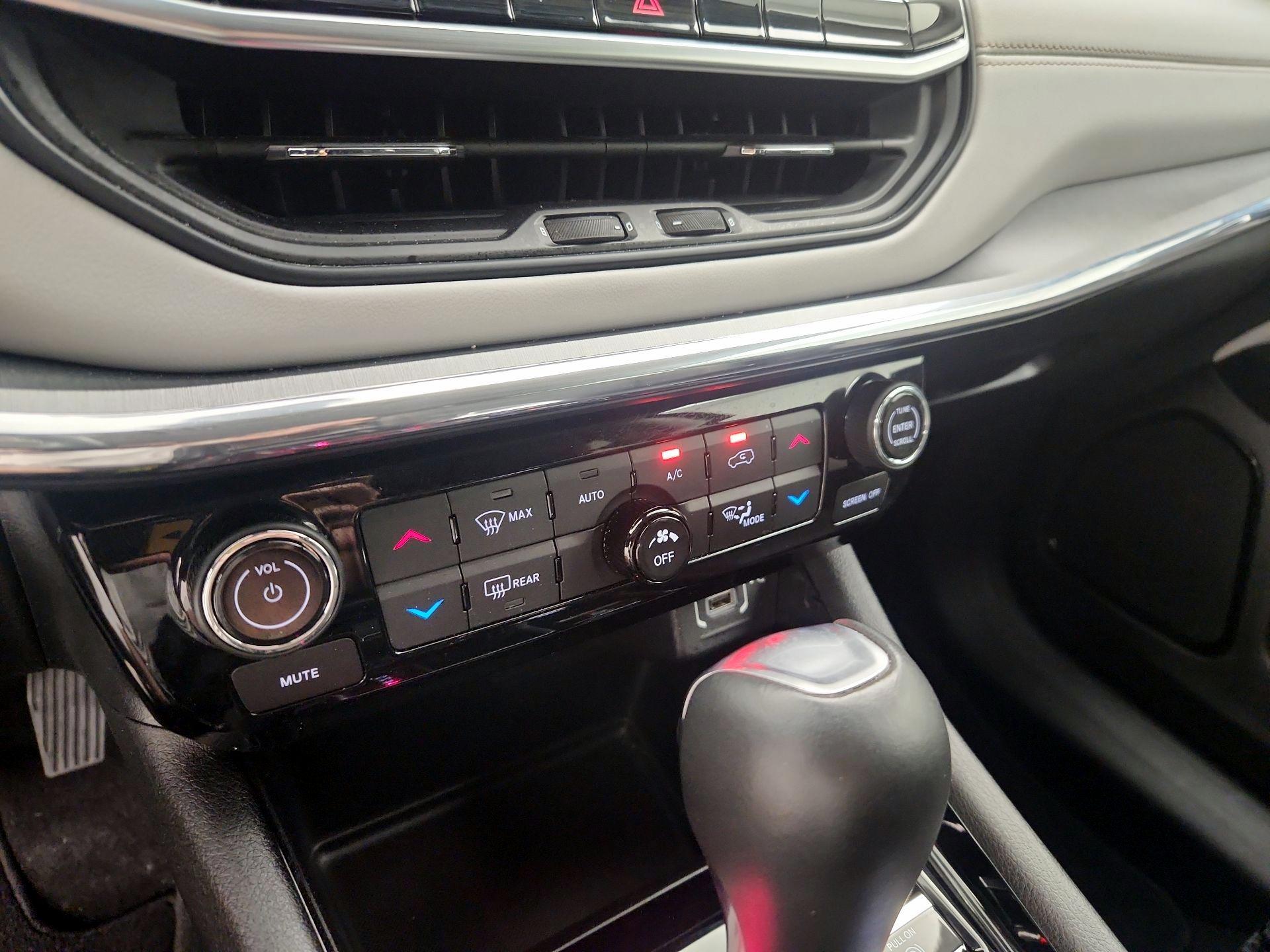 Thumbnail: 2022 Jeep Compass - 16