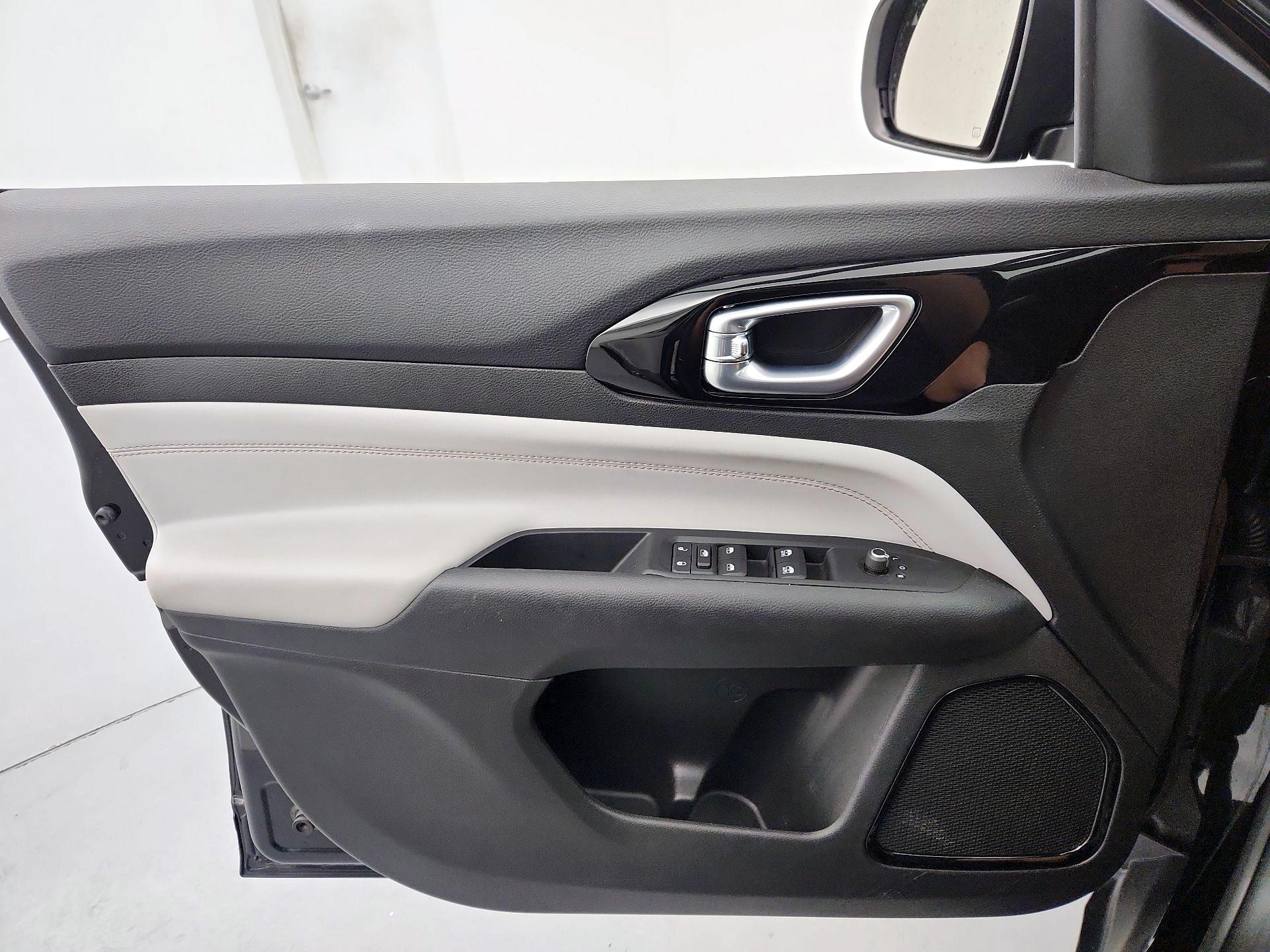 Thumbnail: 2022 Jeep Compass - 12