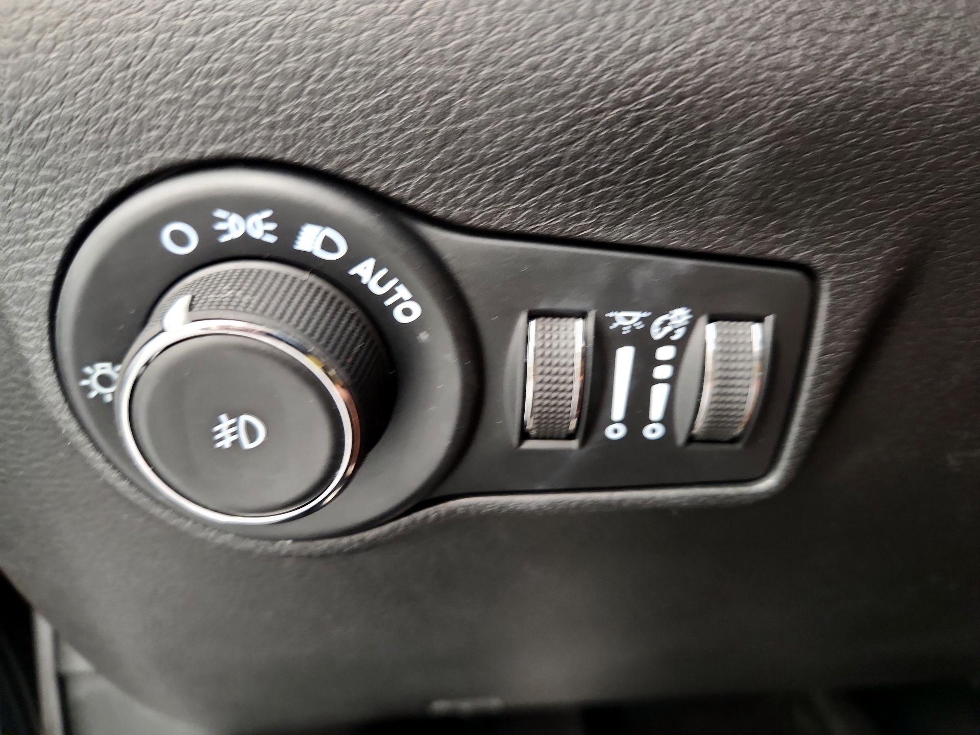 Thumbnail: 2022 Jeep Compass - 13