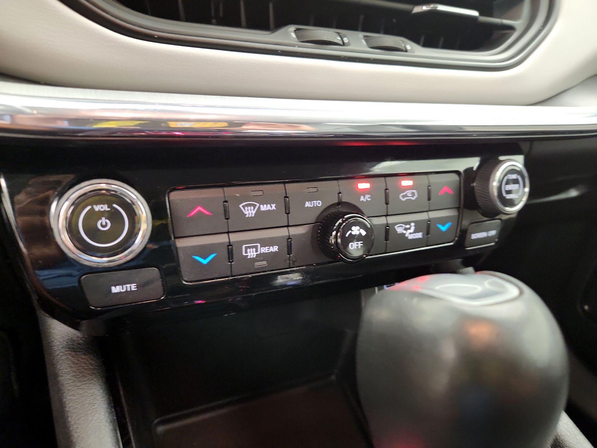 Thumbnail: 2022 Jeep Compass - 16
