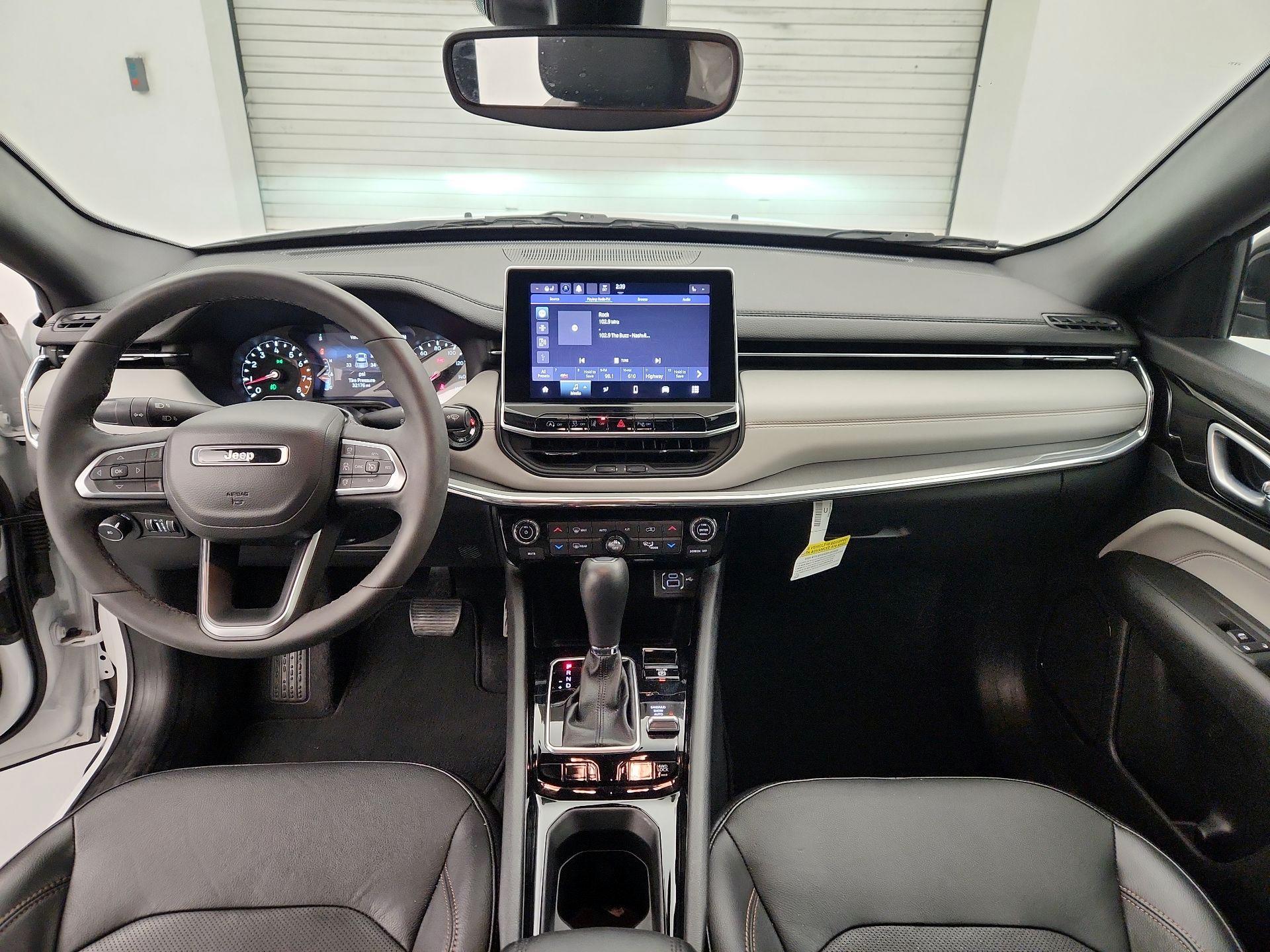 Thumbnail: 2023 Jeep Compass - 9
