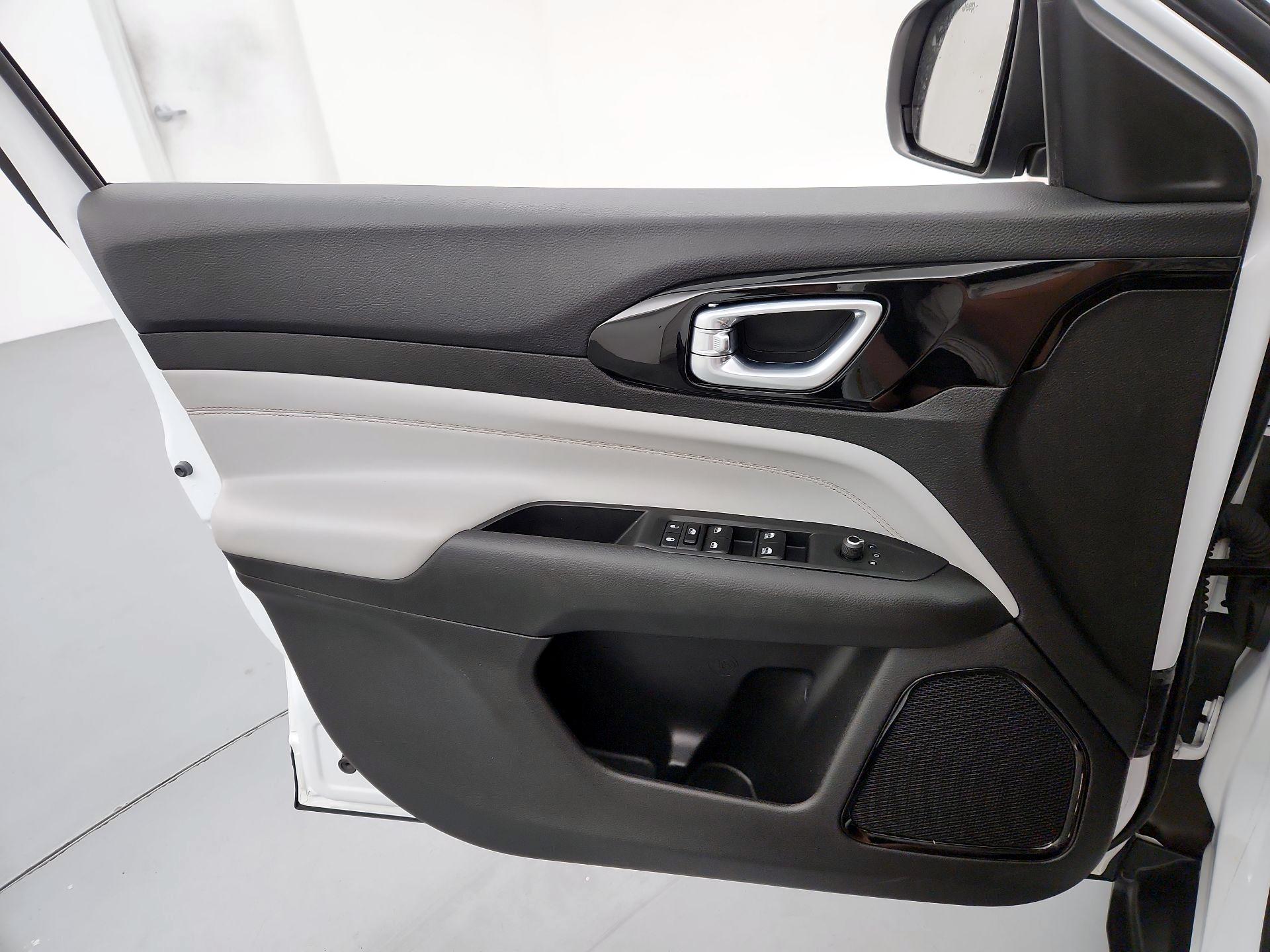 Thumbnail: 2023 Jeep Compass - 12