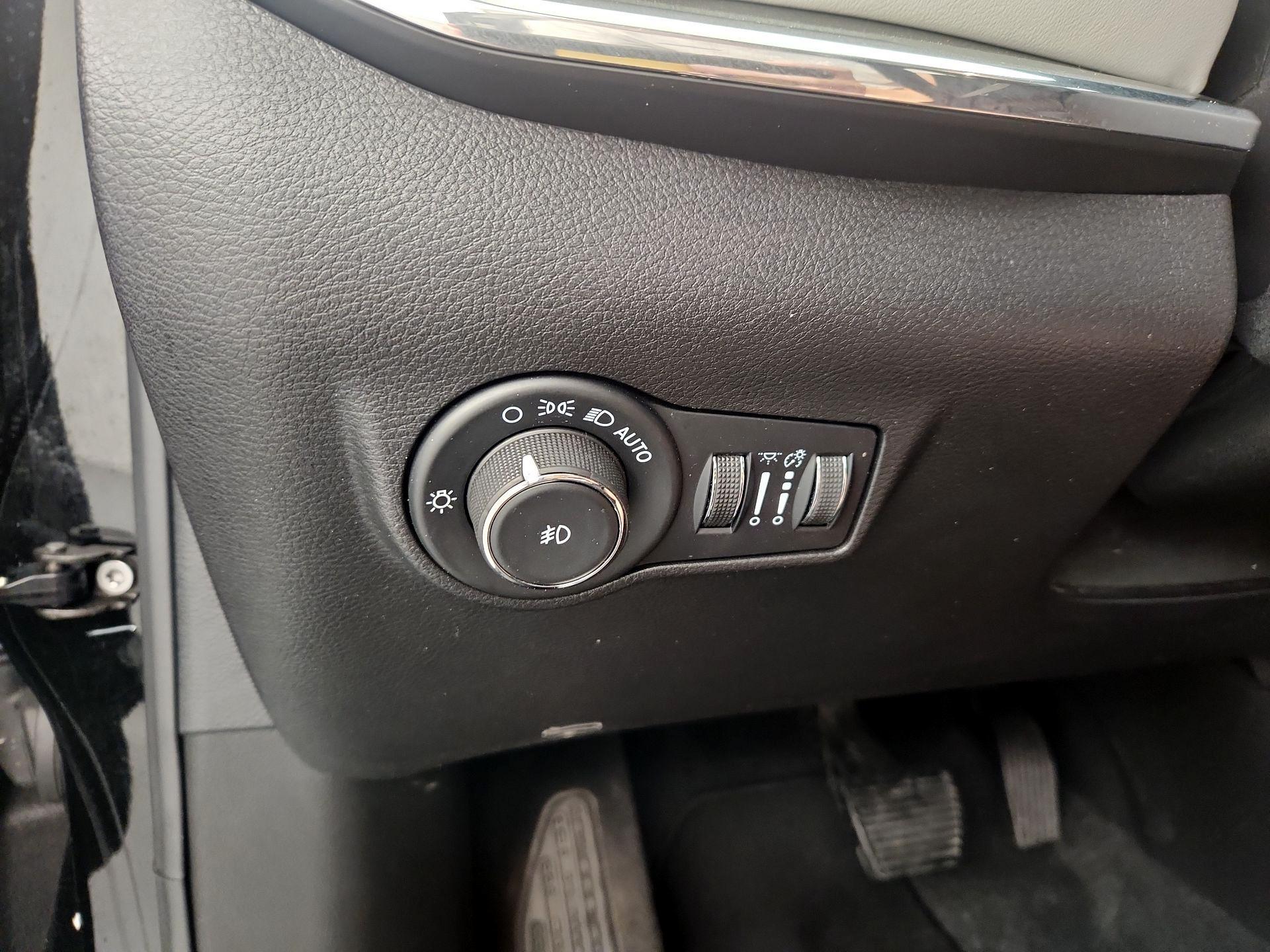 Thumbnail: 2022 Jeep Compass - 13