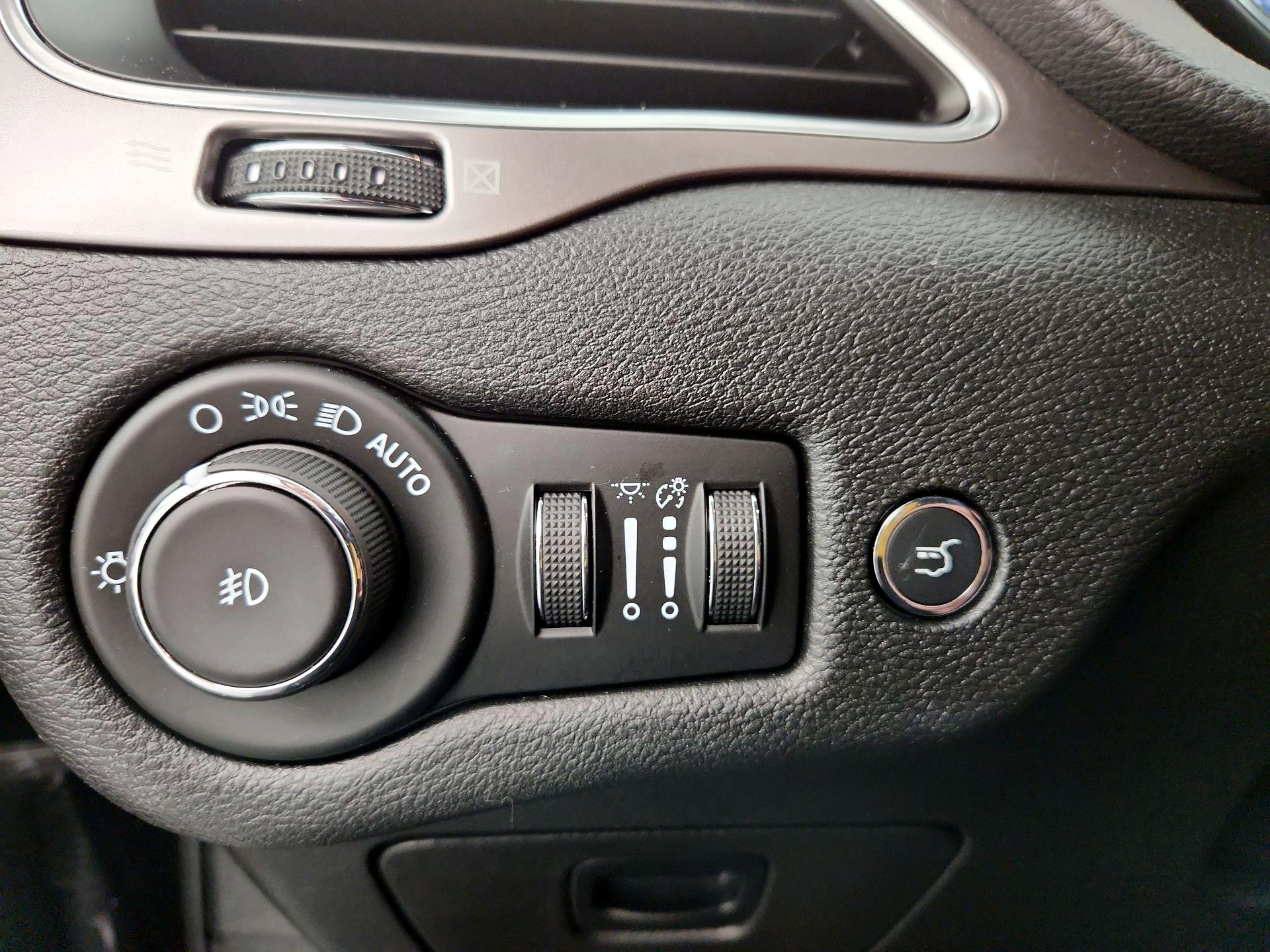 Thumbnail: 2021 Jeep Cherokee - 13