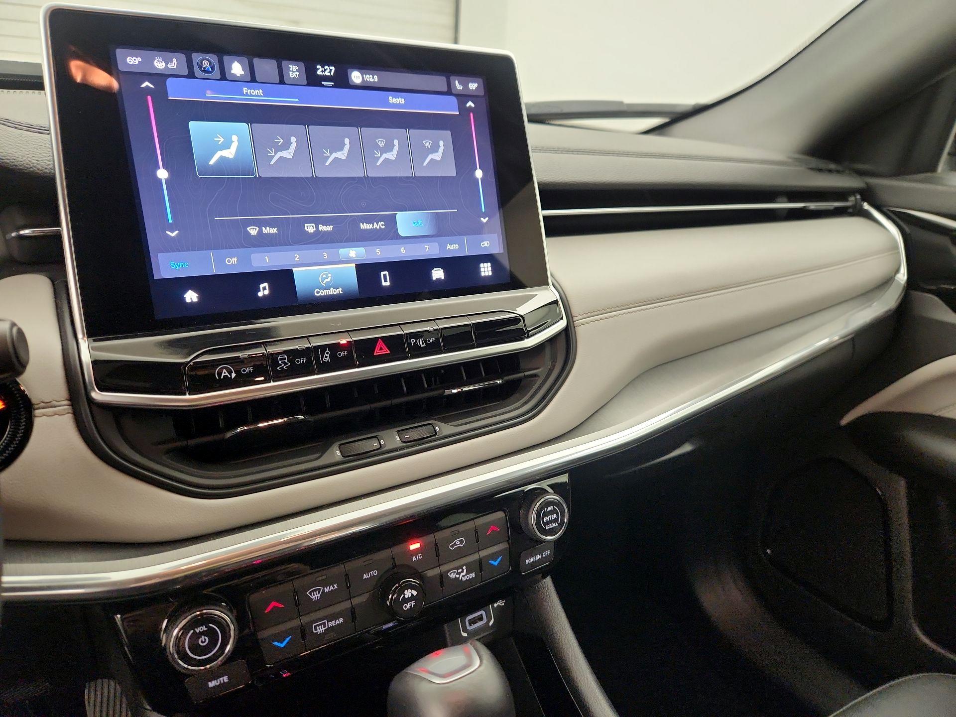 Thumbnail: 2023 Jeep Compass - 16