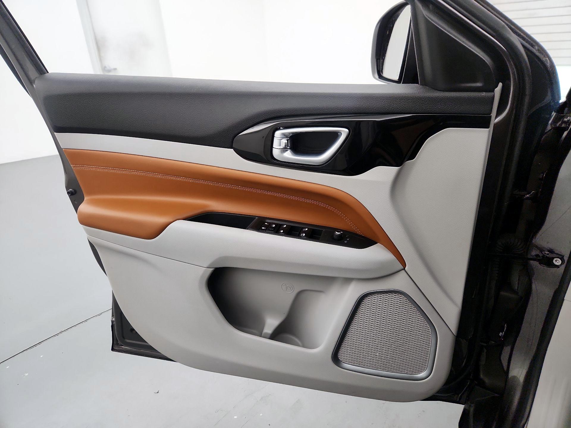 Thumbnail: 2022 Jeep Compass - 12