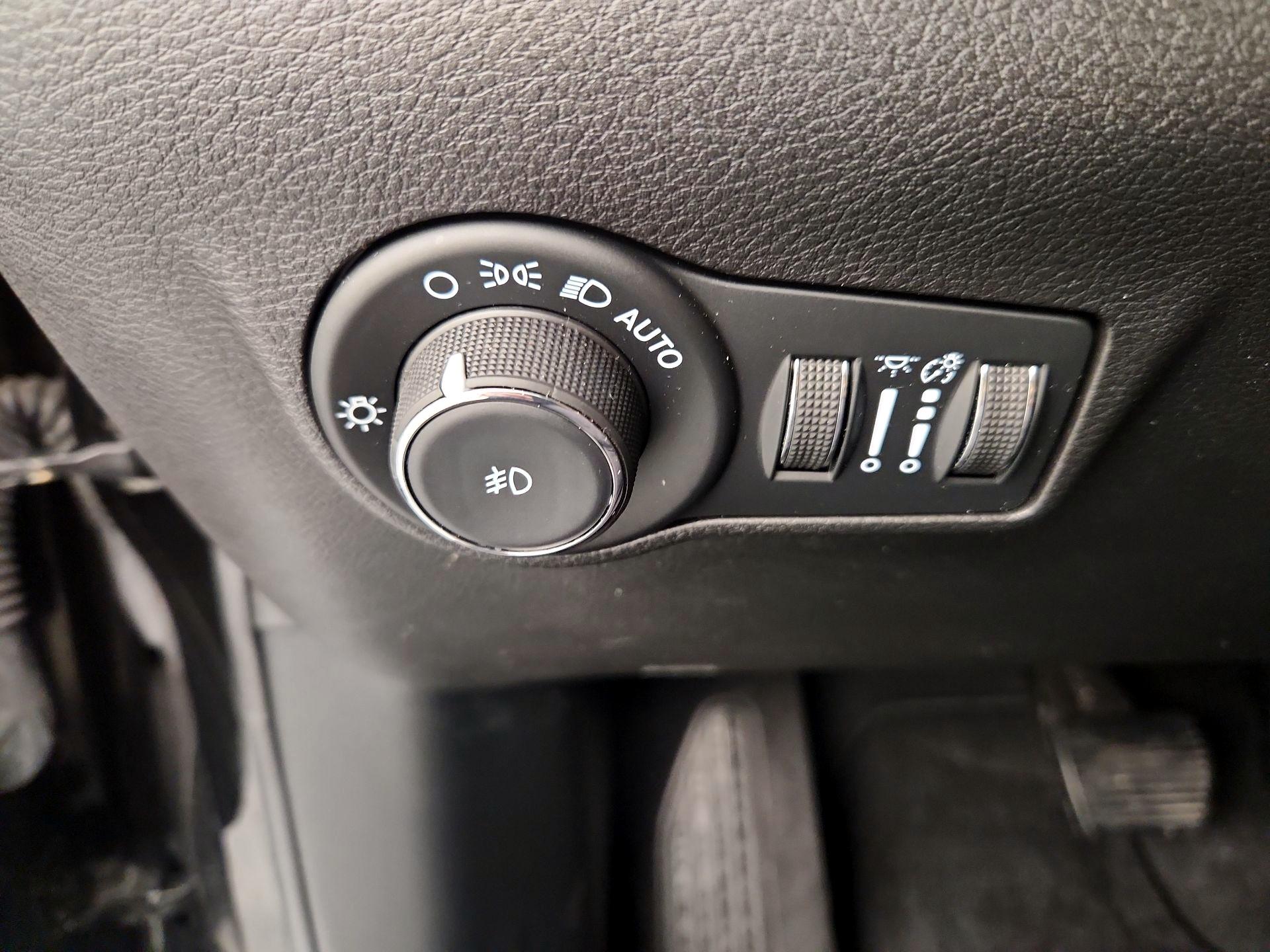 Thumbnail: 2022 Jeep Compass - 13