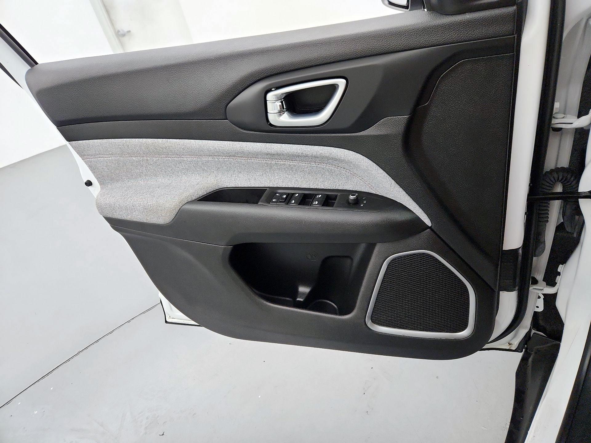 Thumbnail: 2022 Jeep Compass - 12