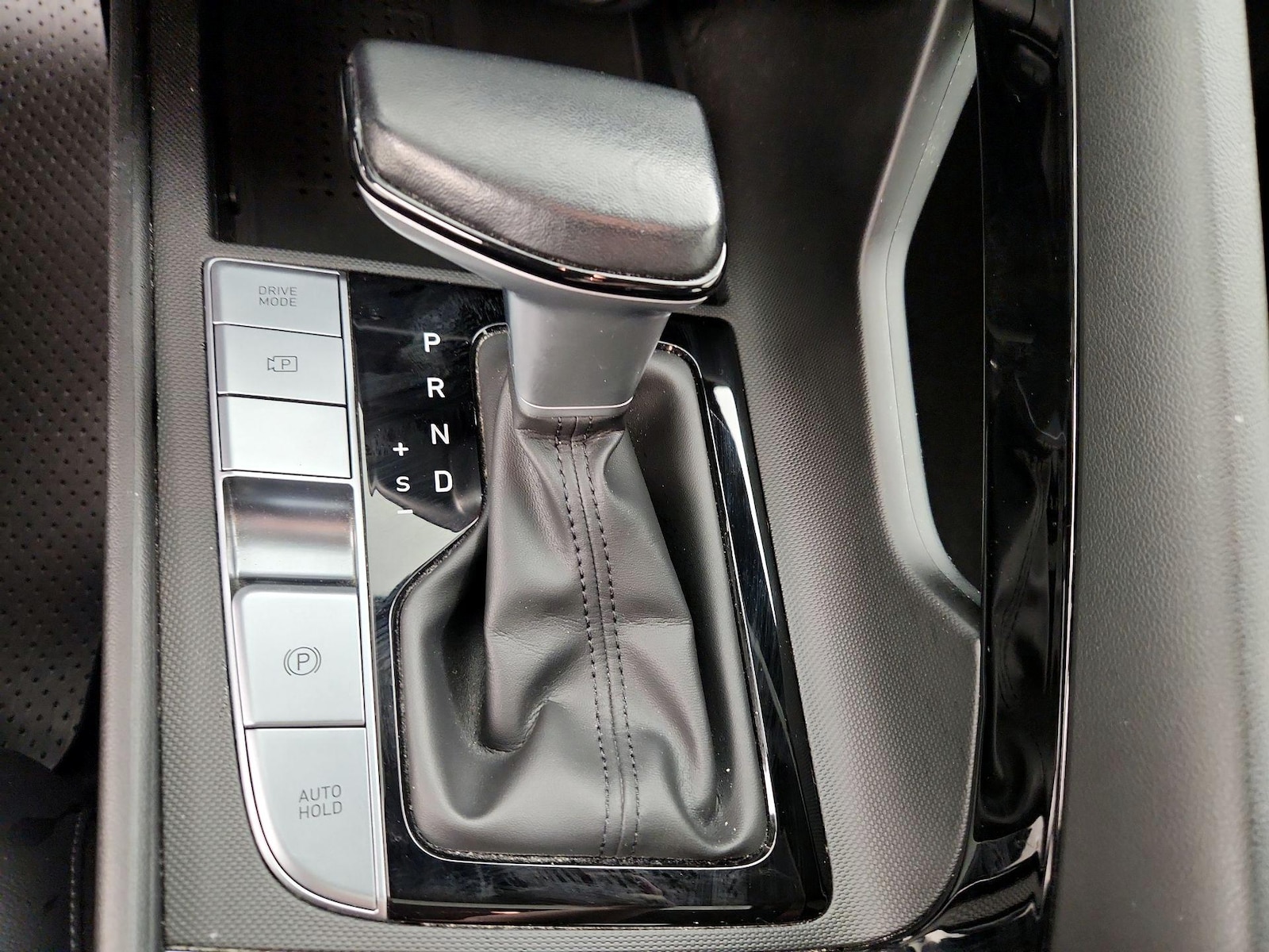 2023 Hyundai Elantra Limited - Photo 19