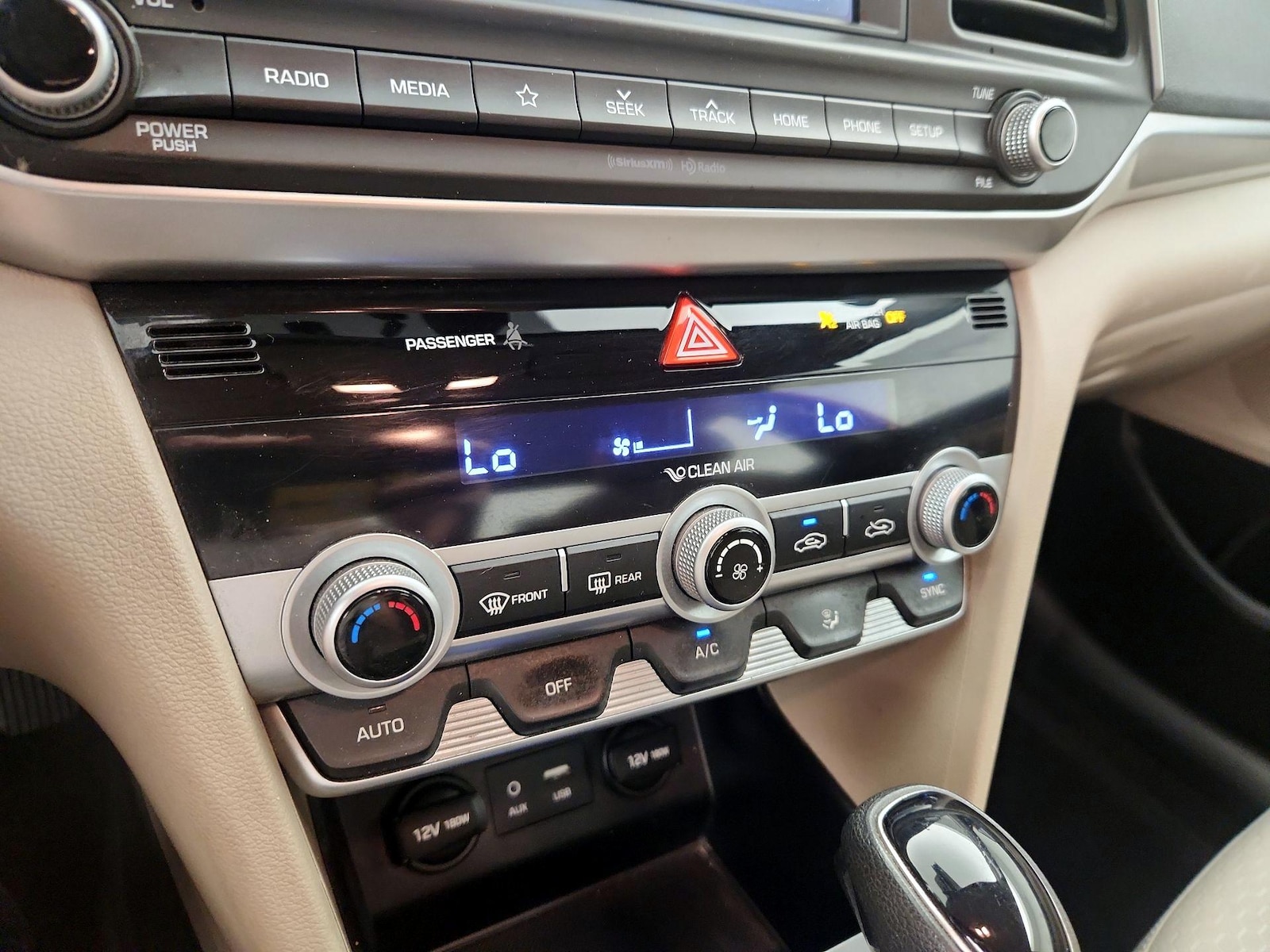 2020 Hyundai Elantra SEL - Photo 17